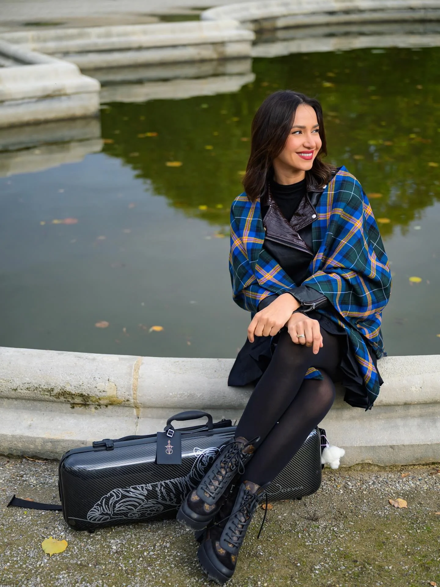 Starting the day with a smile, a good cup of coffee, exercise and some motivational thoughts makes my working process so much better 🎻

What is your routine for having a successful day? 

📸 by @stefanpanfili