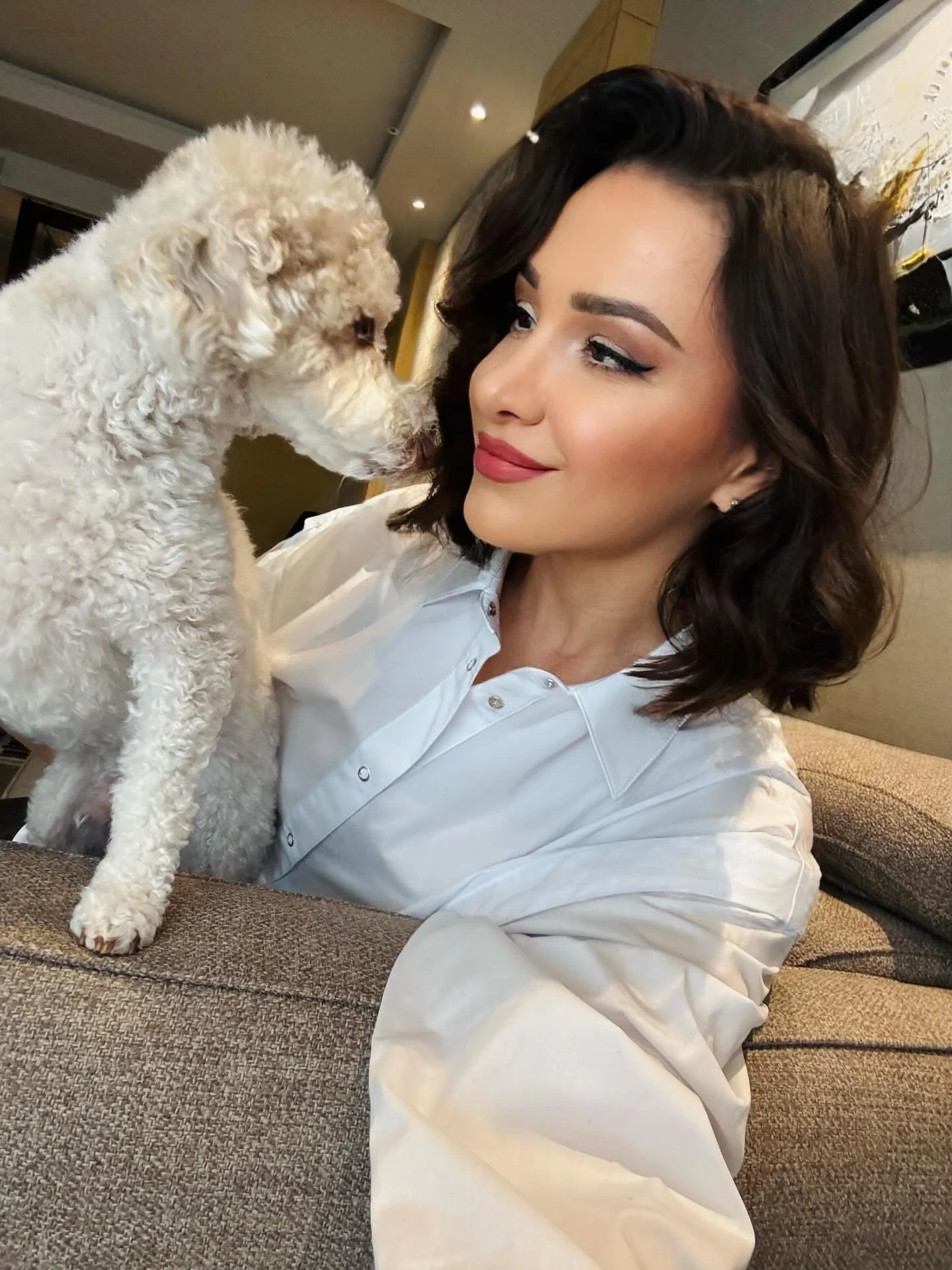 ❤️ with my fur baby on the road being stylish and comfortable ❤️ scroll until the end for a last very sweet photo ❤️

Wearing my fav shirt by @marcellanyc 
This is the Wick convertible top and now you can shop using my discount code : RUSANDAPANFILI0