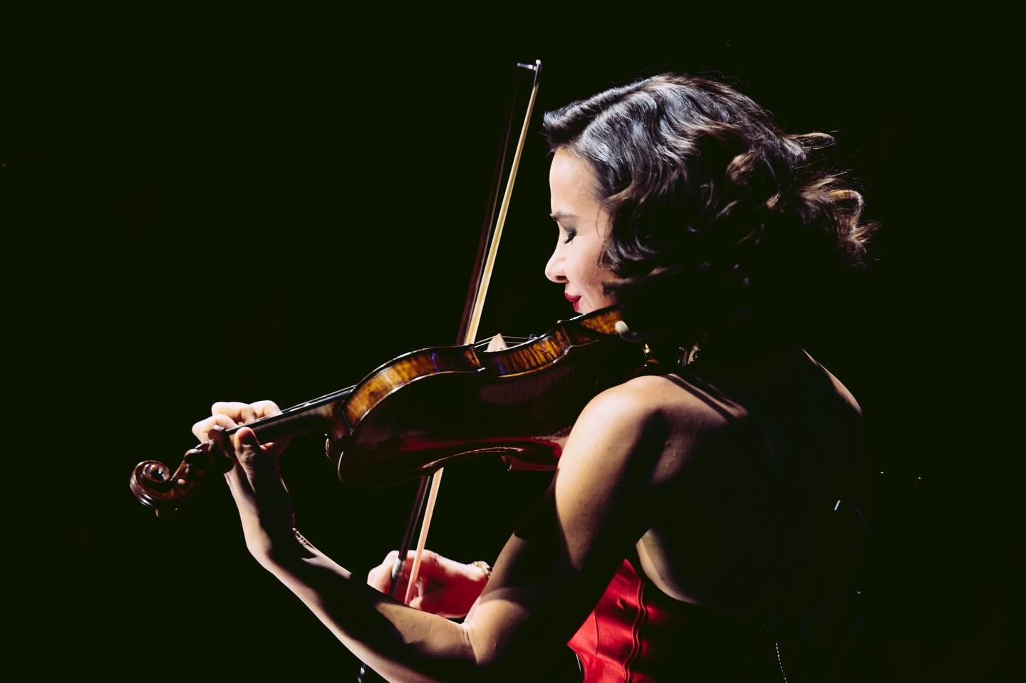 After an epic experience at MSG yesterday, we are ready to it again tonight!!! 

Photos by @lucarossettiph 
Dress by @eleonoralastrucciofficial