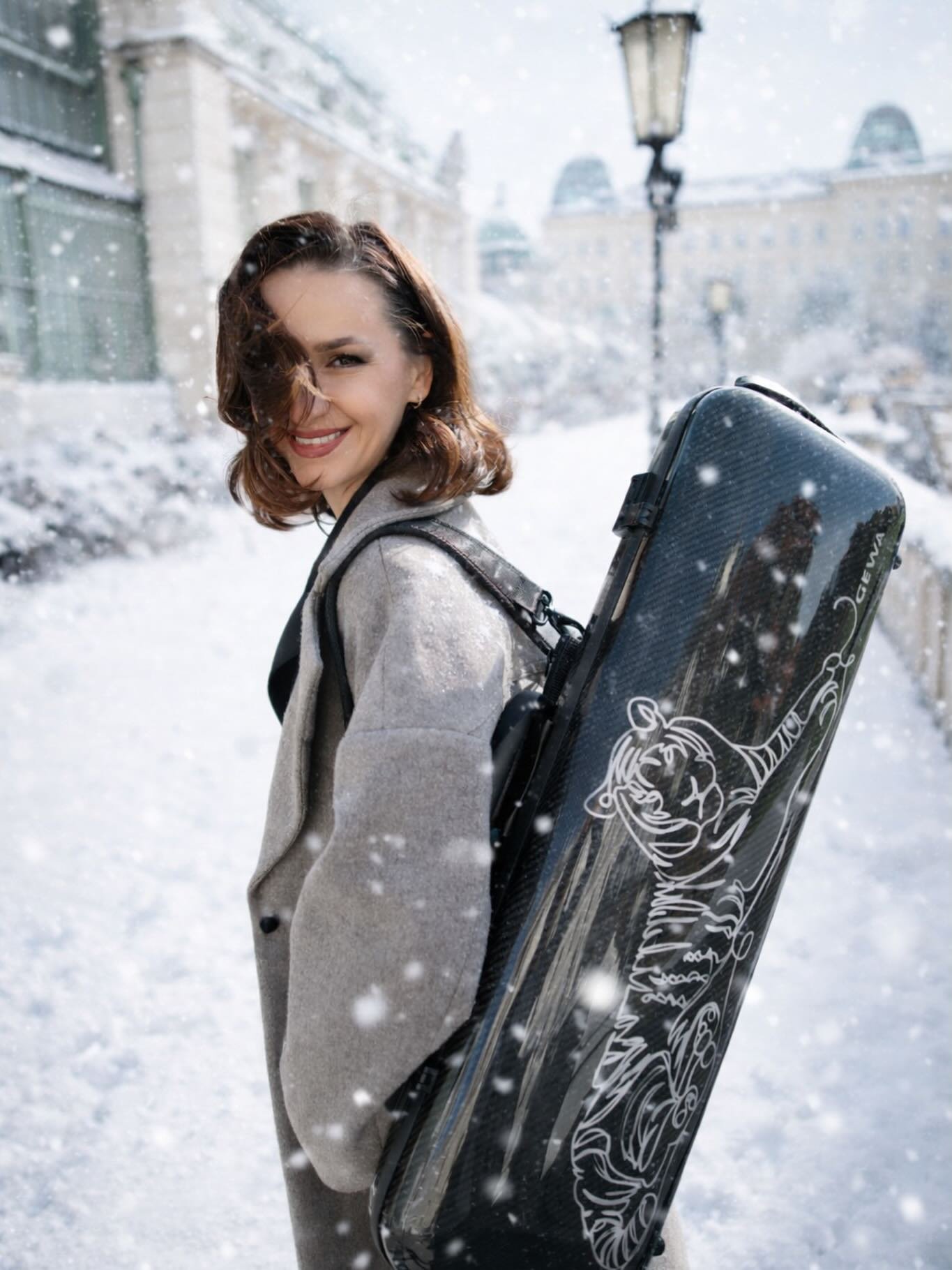 Winter in Austria ❤️

Coat by @rettl1868 
Photo by @stefanpanfili 
Violin case by @gewastringsofficial