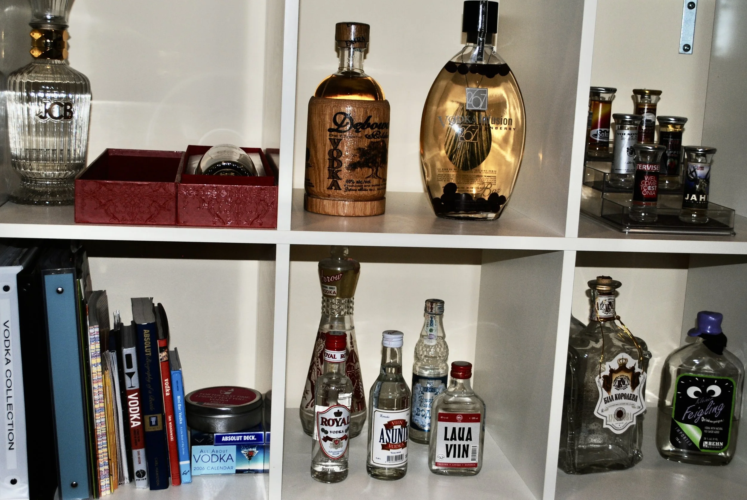 UNIQUE & REFERENCE - JCB (France), Napa 2010 – red velvet box, Debowa (wood wrap over bottle), 267 – cranberry infusion, (little single use, pull top shots), vodka books, Royal, Asunik, Laua Viin, Feigling 