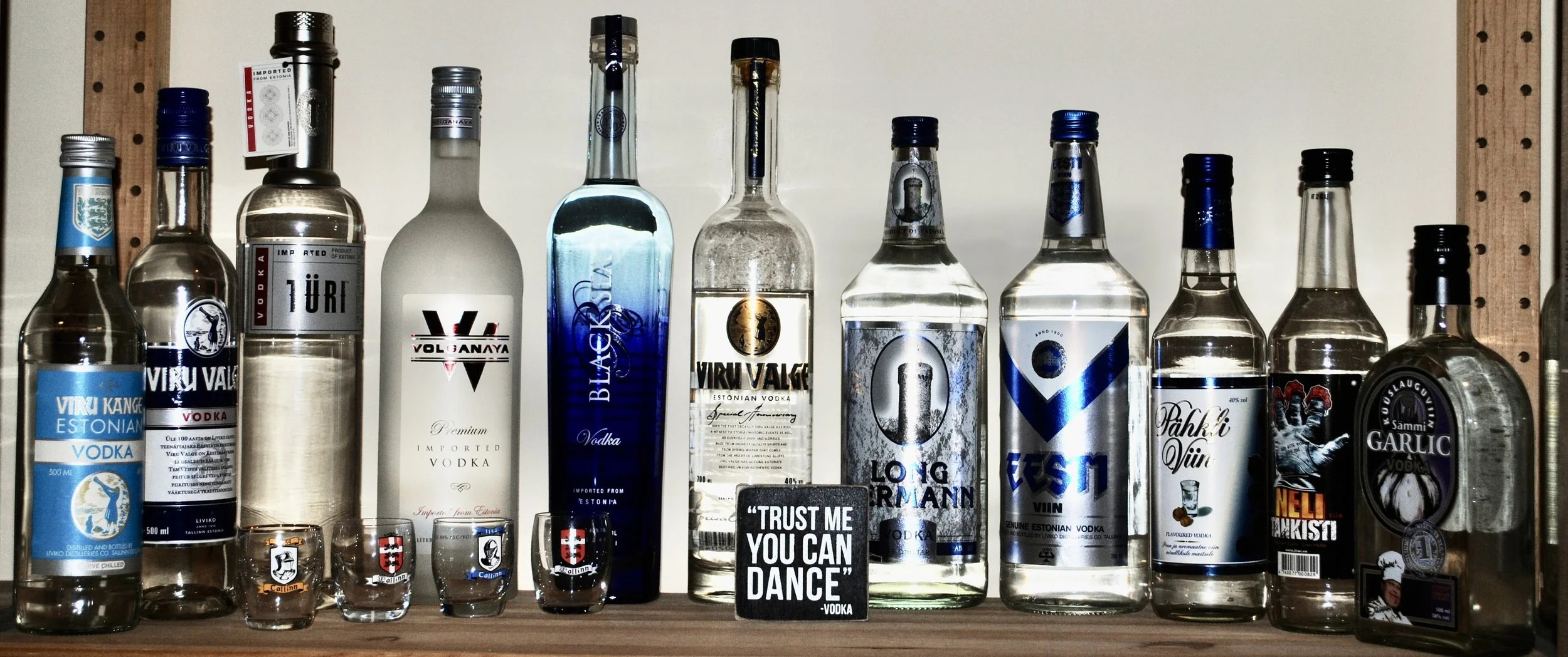 ESTONIAN - Viru Kange, Viru Valge, Turi, Volganaya, Black Sea, Viru Valge, Long Herman, Eesti Viin, Pahkli Viin, Neli Tankisti, Sammi – garlic  
