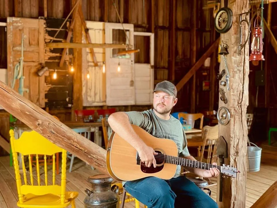 Live Music with Lee Warren