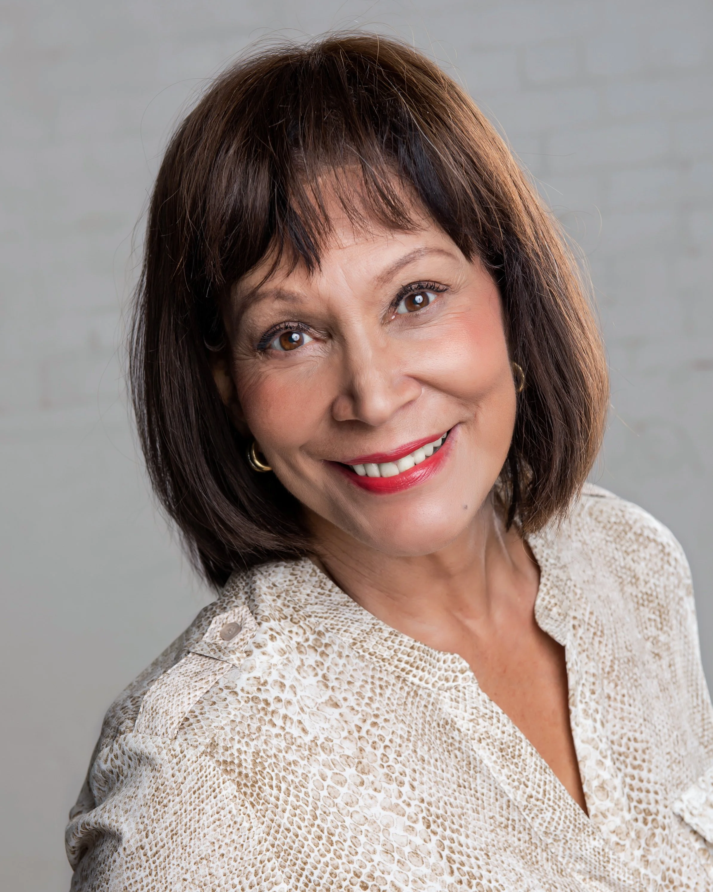 Professional headshot of a woman with a warm smile, perfect for LinkedIn profile