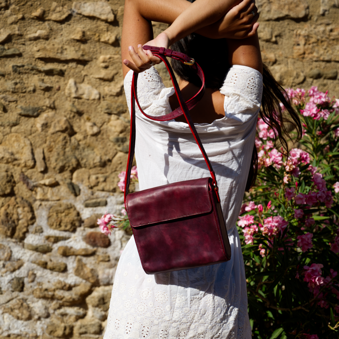 sac-fred-pourpre-luberon-dos-robeblanche.png