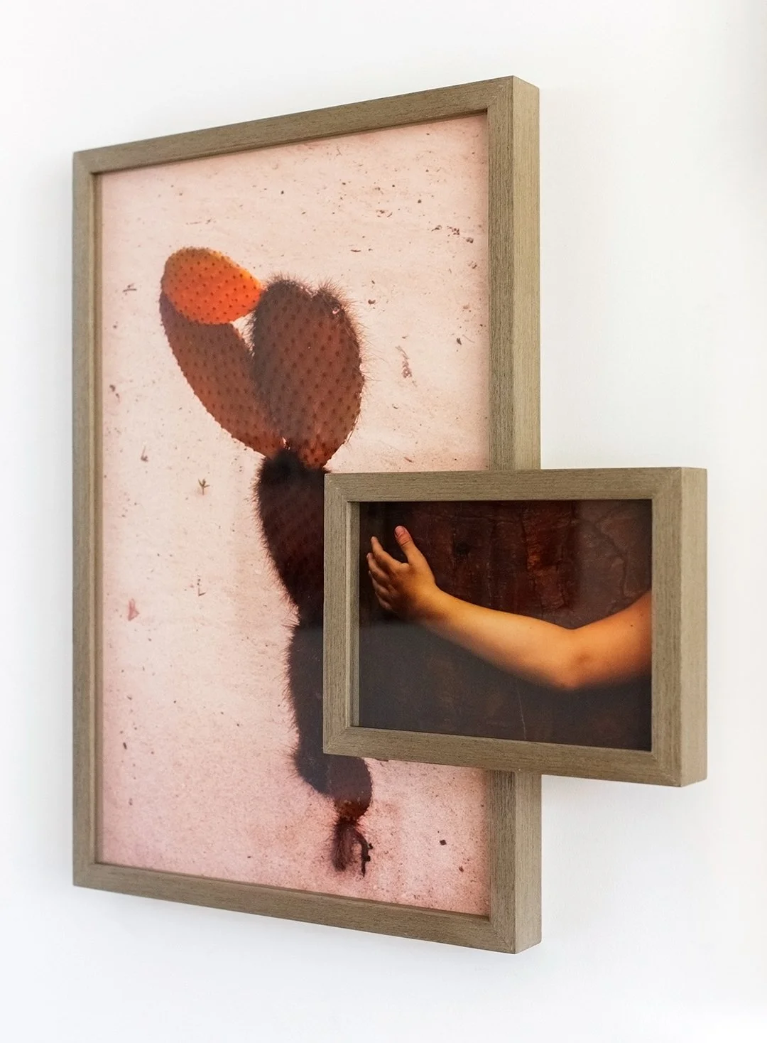 "O Abraço" (2016) | 60x40cm e 17x25cm | Impressão Fine art em metacrilato com moldura em madeira | Edição 2/5