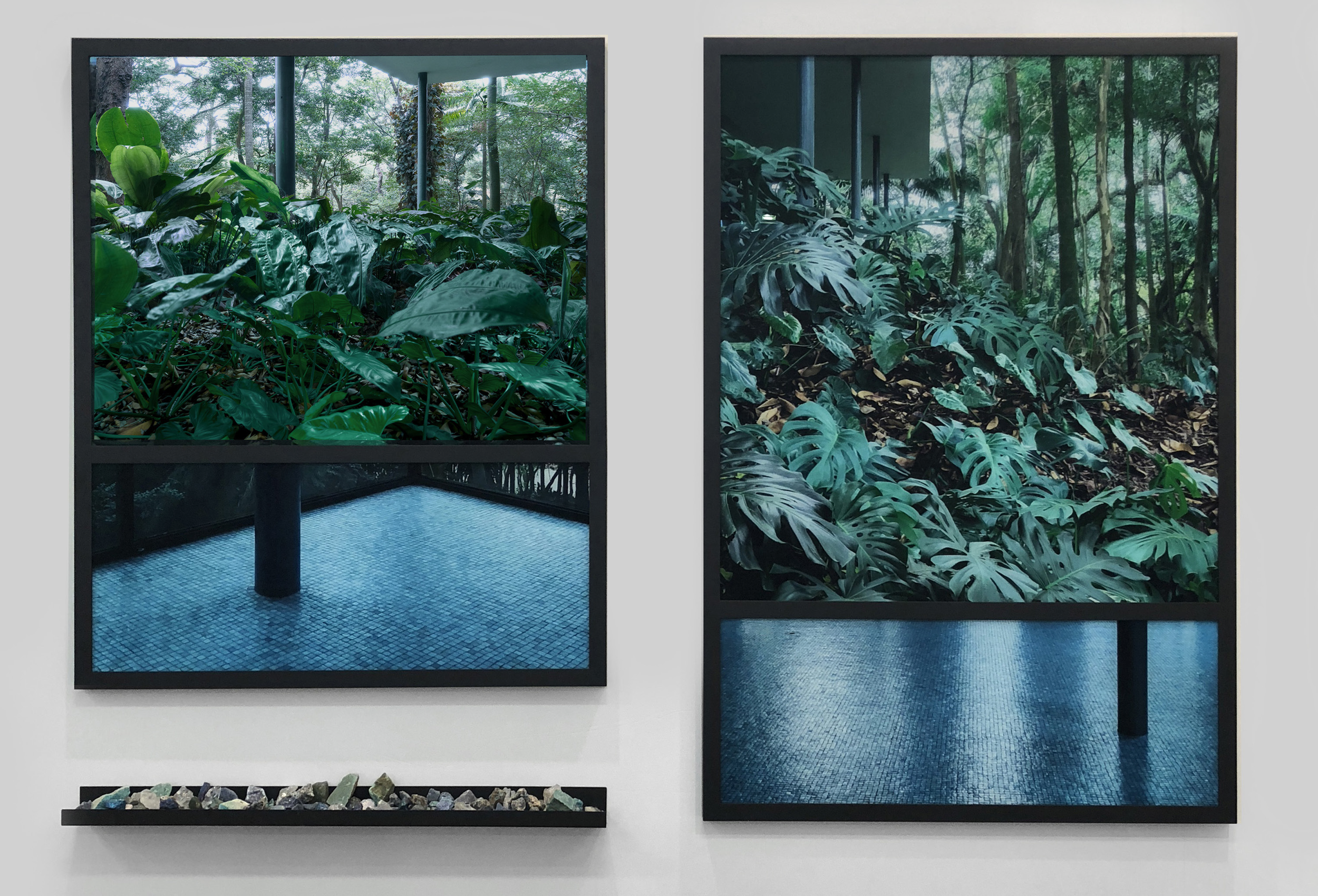 "No Jardim De Lina I & II" (2018) Impressão C-print aplicado em vidro Artshield pelo processo Diasec com moldura em alumínio pintado. Prateleira com pedras semi preciosas.