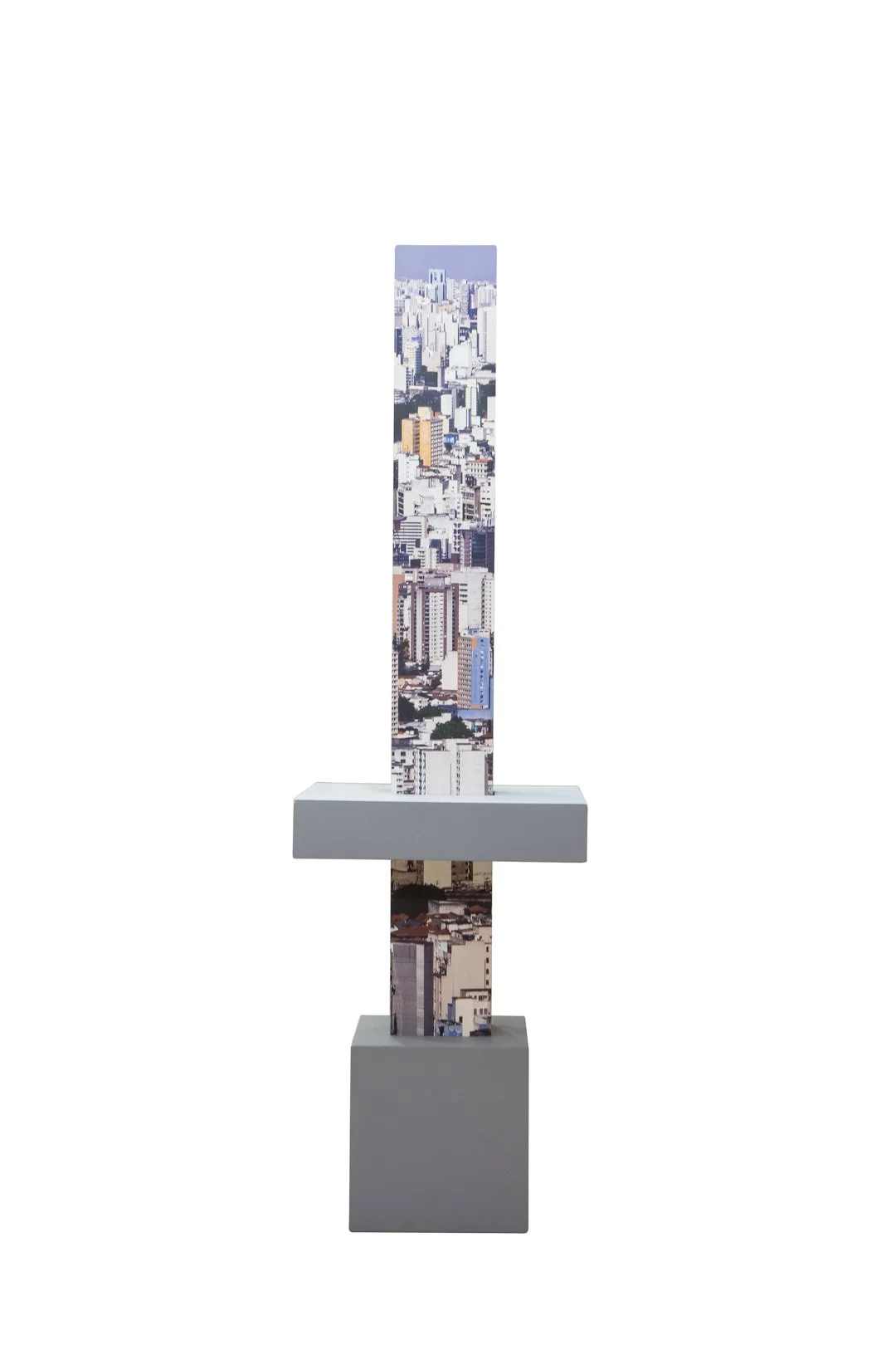 "Escultura IV" (2014) | 154x45x39cm |  Impressão UV em MDF pintada em verniz | Edição 2/5