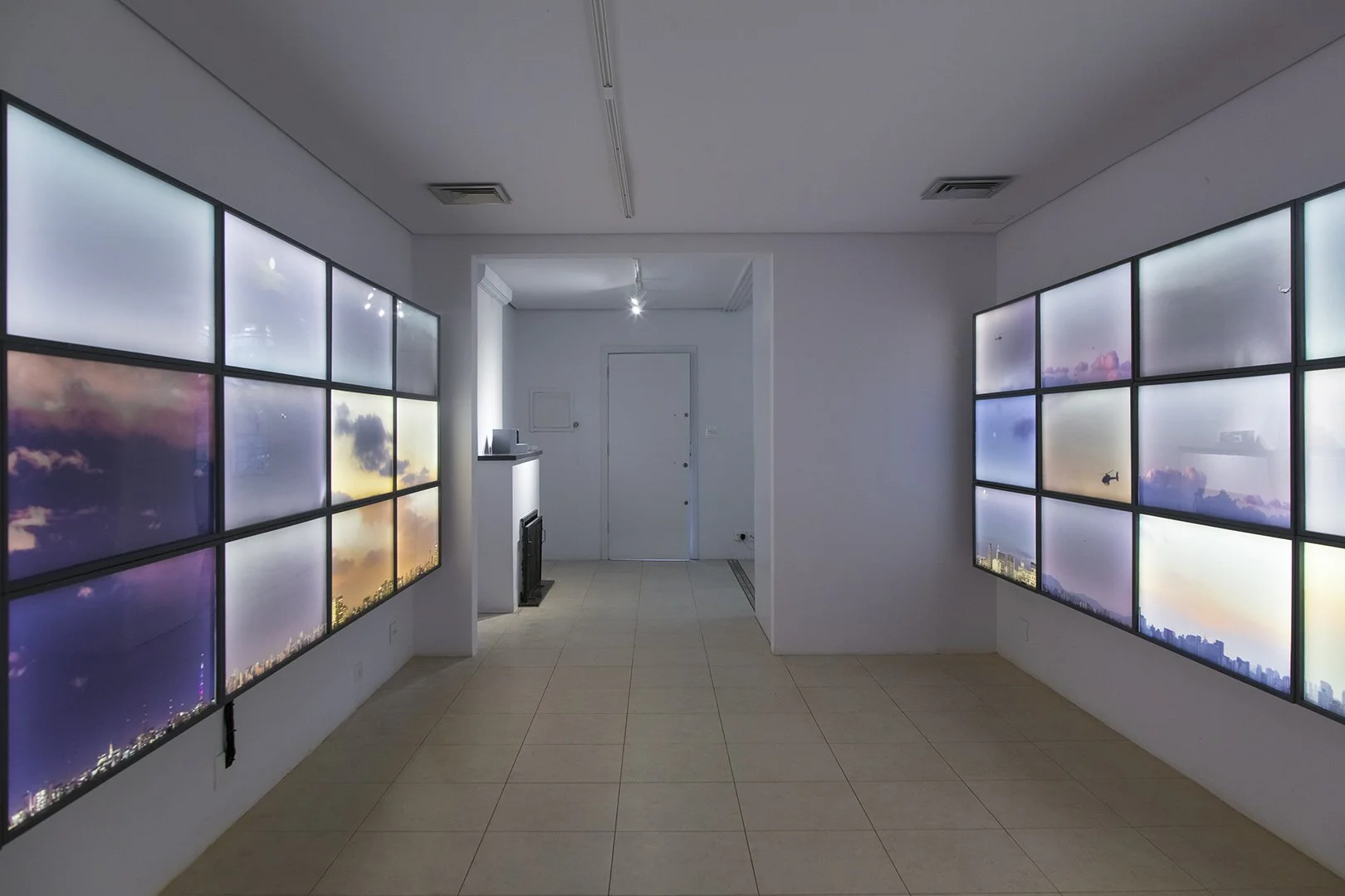 "Céu" (2014) | 50x94c20cm (cada) | conjunto de 46 peças | Impressão  em Duratrans em metacrilato | Edição 2/5