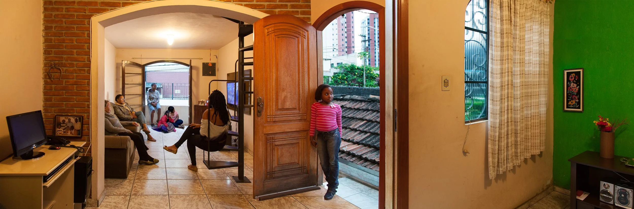 "Entrevistas XXXIII" (2014) | 22x73cm | Impressão Fine art em metacrilato | Edição 2/5