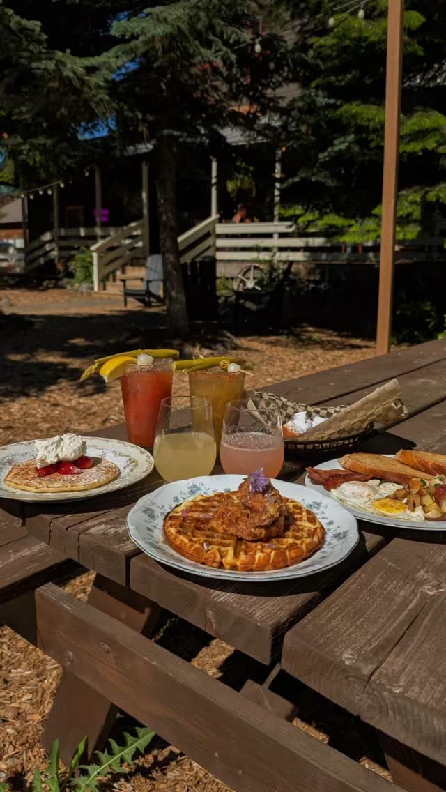 We're super excited for Doodle's Brunch now, the food and drinks are awesome and summer is here!
@postofficecoffeetl
#troutlakehall #tlh #goodtimes #columbiarivergorge #hoodrivereats
