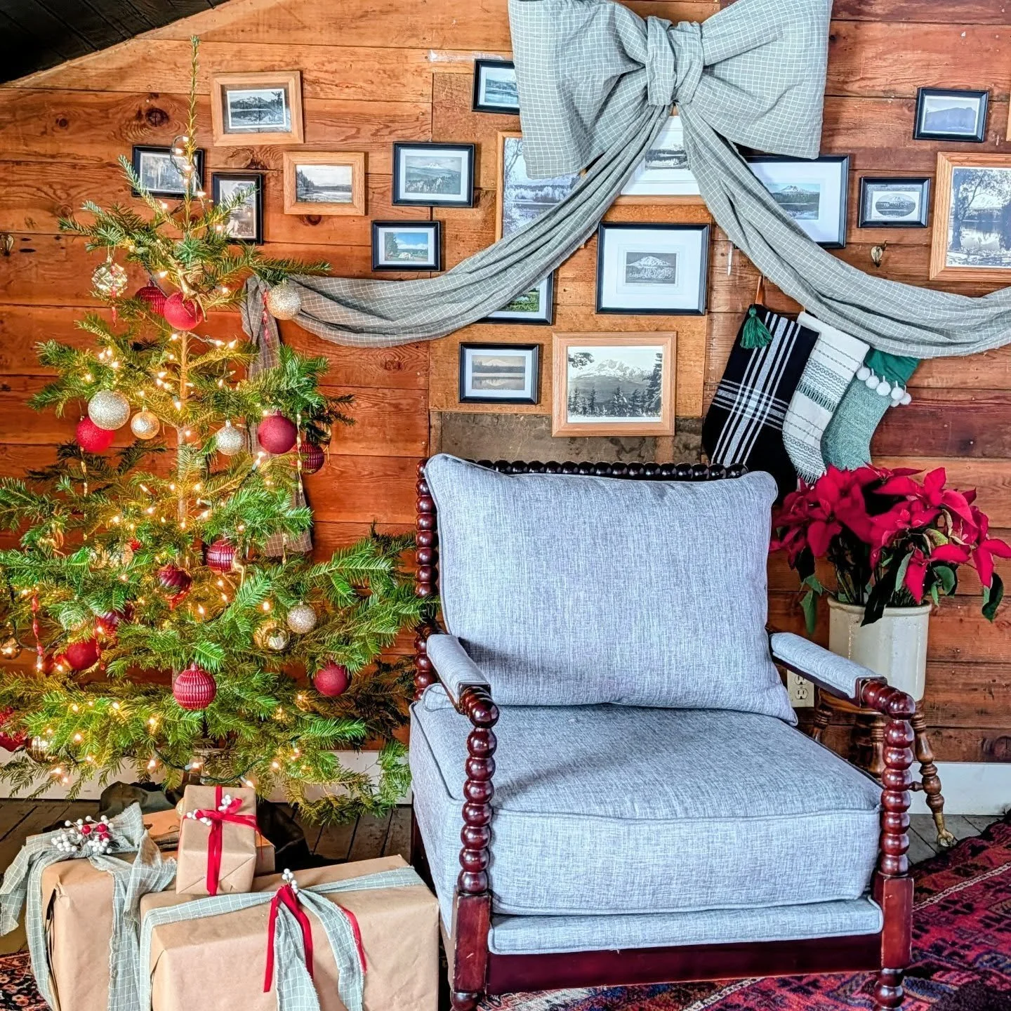 Merry Christmas everyone, can't wait for the big guy to come for a visit + Contra Dance later!

#troutlakehall #tlh #goodtimes