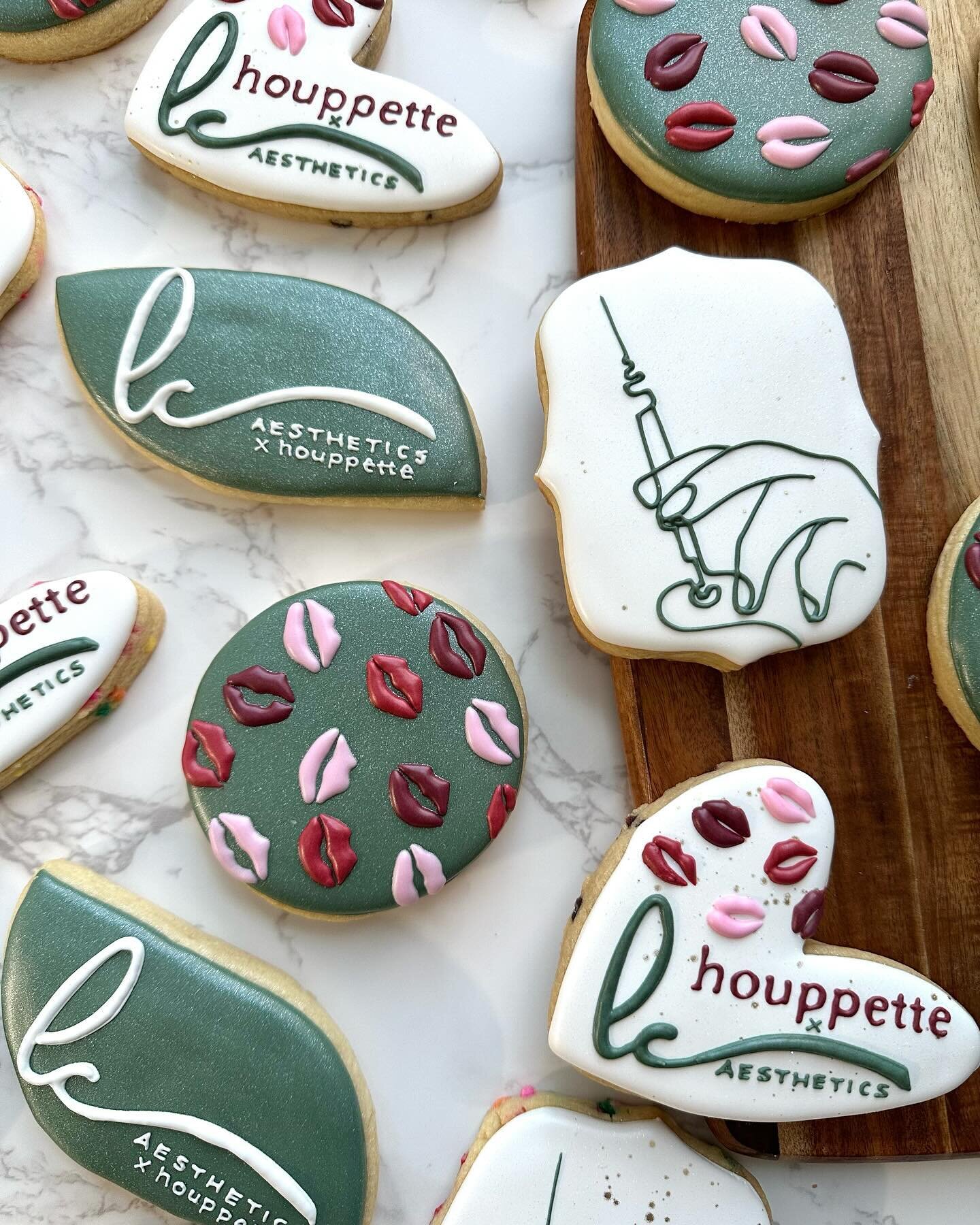 Sending Congratulations to @lisacampbell for launching the MedSpa @houppettebeauty! 

These simple designs were perfect to celebrate this launch and I&rsquo;m so obsessed with the little lip cookies 😍 I may have to bring them back for Valentine&rsqu