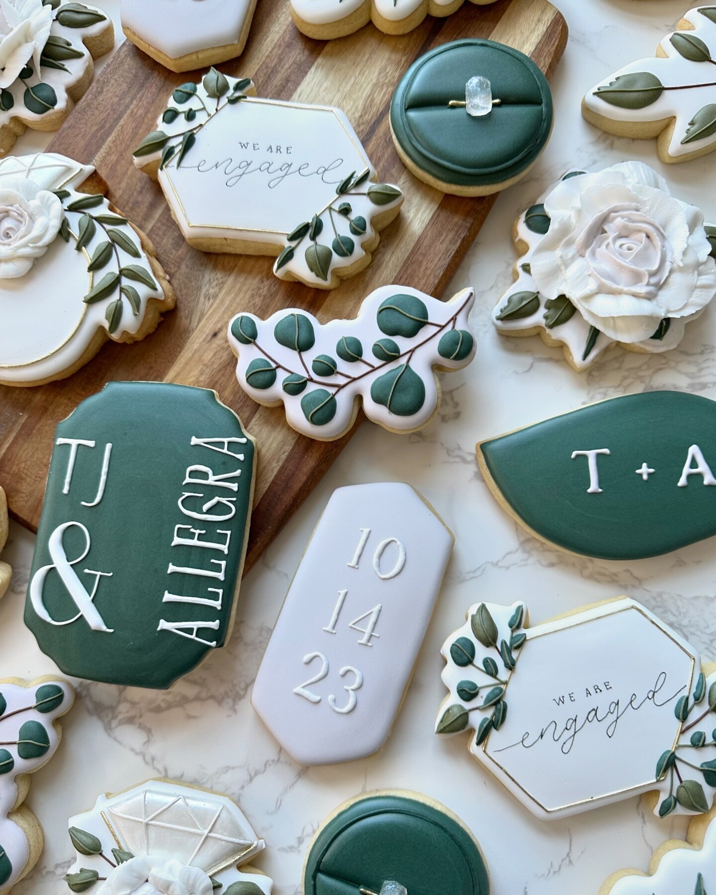 I love, love 💚

Bridal and engagement have always been my favorite to bring to life. These greens are so classic and can serve for any season.

#decoratedsugarcookies #royalicingcookies #decoratedcookies #cookieart