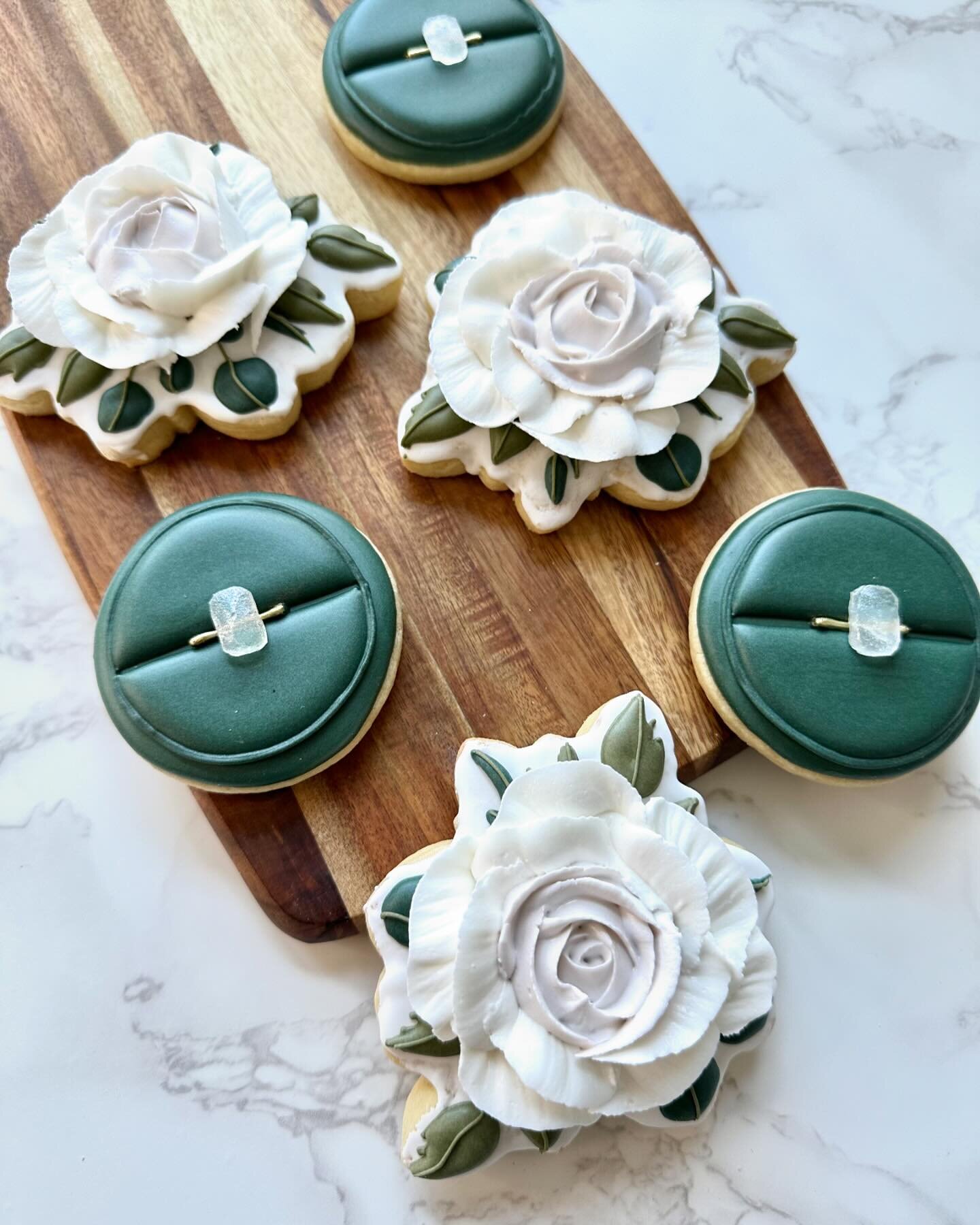 All of the views ✨ Happy Love Day my friends ✨

#decoratedsugarcookies #royalicingcookies #decoratedcookies #cookieart #engagement #engagementring #engagementcookies