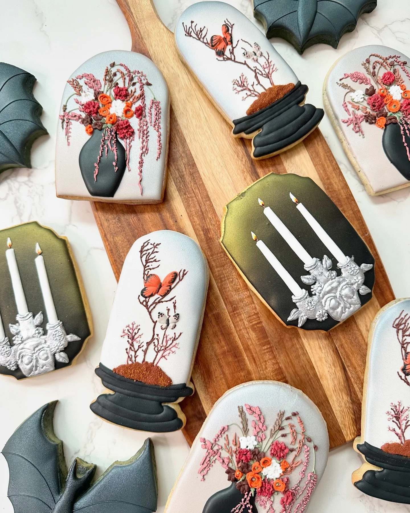 🖤✨Fine Details are my favorite✨🖤

My hand would likely disagree though 😆🫠

#decoratedsugarcookies #royalicing#royalicingcookies #decoratedcookies #cookieart #spookycookies #halloweencookies #terraincookies #anthropologie