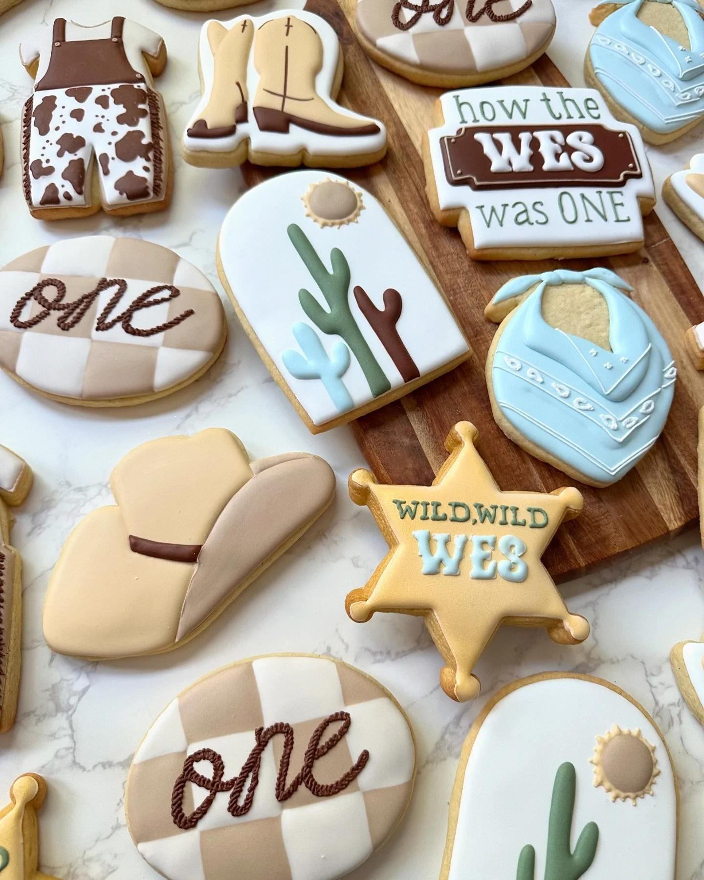 ✨How the Wes was One ✨

Loving this color palette so much 🫶

#decoratedsugarcookies #royalicing#royalicingcookies #decoratedcookies #cookieart #birthdaycookies #westerncookies #howtheweswasone