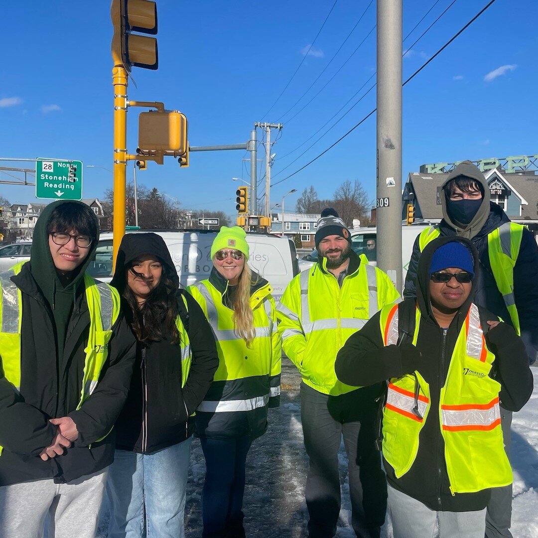 This semester we are starting it with six exciting projects. One of them being a collaboration with Mass Dot. Students are building a optimized push button for crosswalks. last week we went to the site to check the location and exsisting push buttons