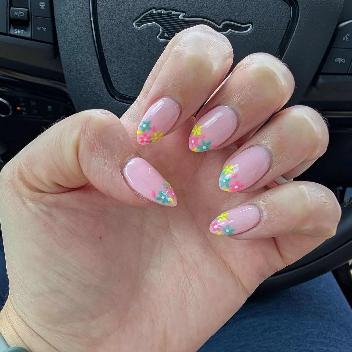 Another design Alex at @bluenail_spa made happen for me. I always walk in with multiple photos for inspo, and almost never ask for exact replication. I give her the vibes I'm going for plus color selection. She does the rest. She is very, very good a