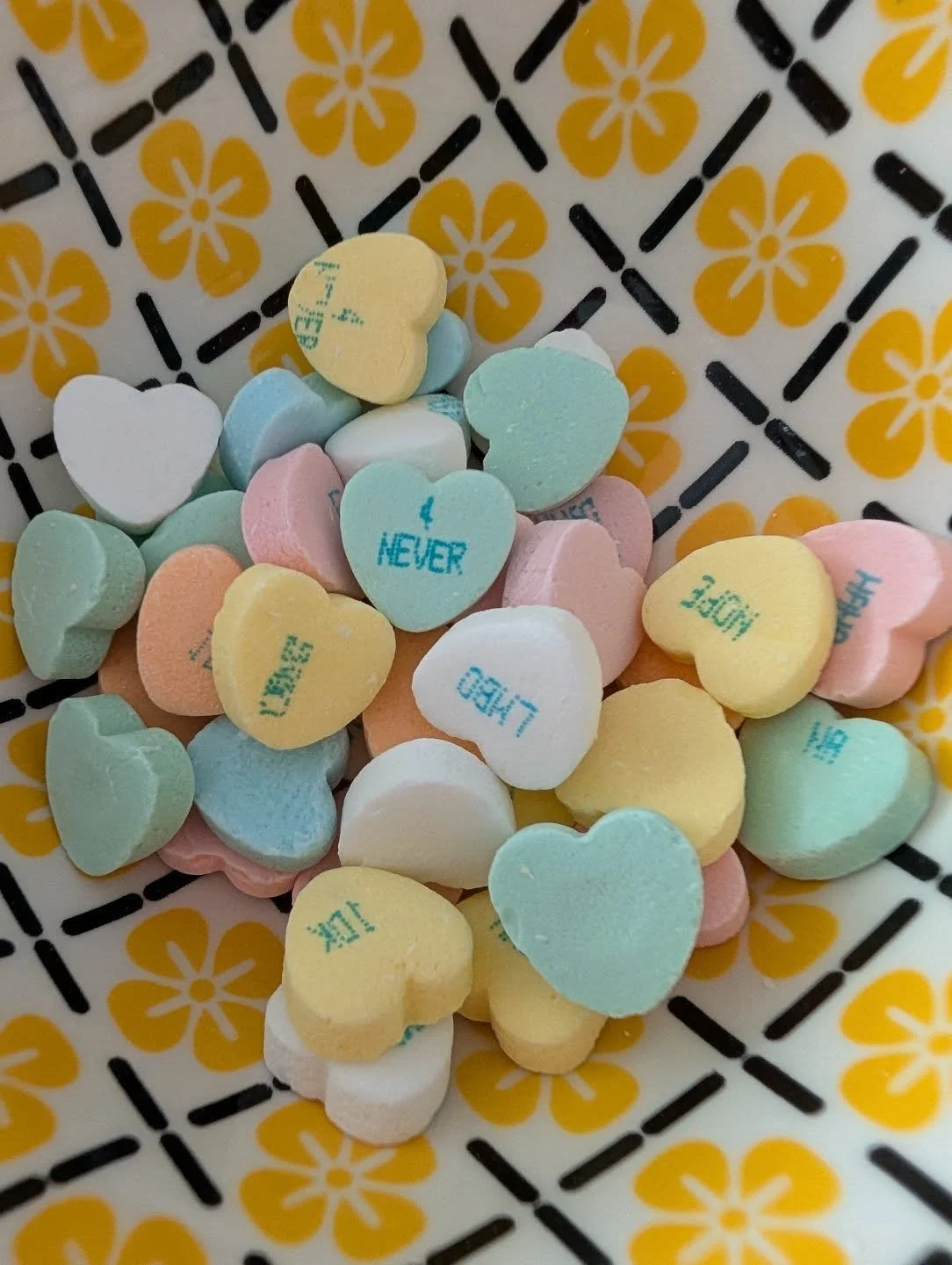 Which conversation hearts do you like most? I personally like them all. 😋🩷🩵🧡💜💛💚💙&hearts;️