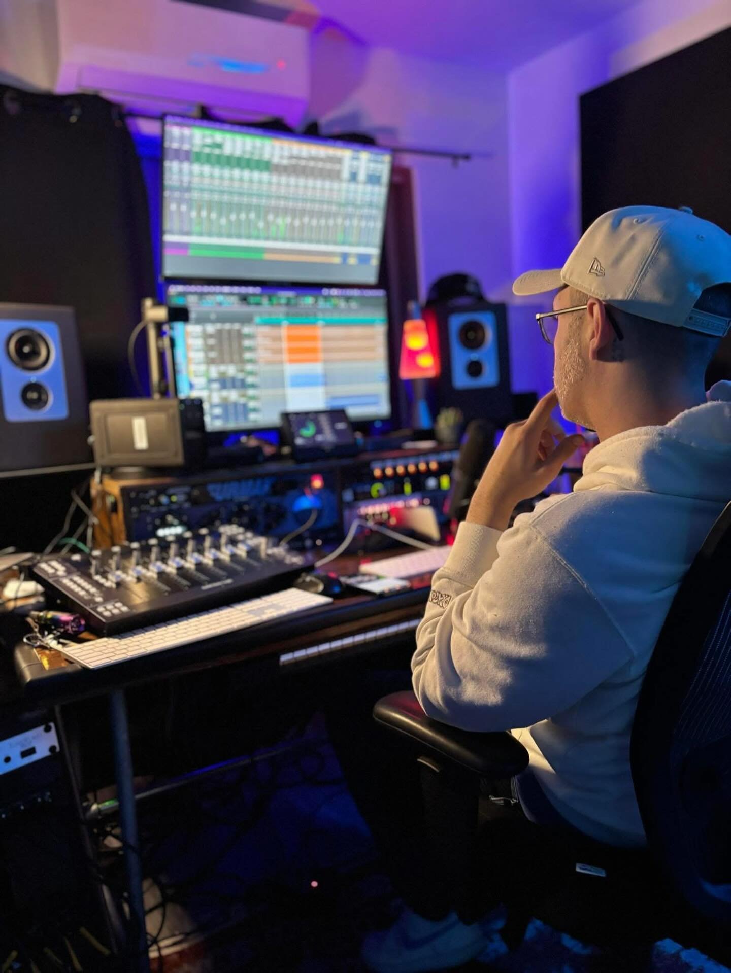 Summer time studio sessions are official ☀️
