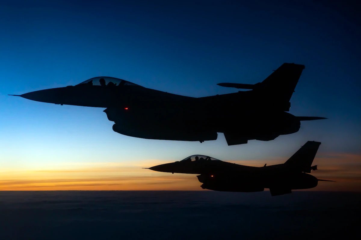 F-16 Fighting Falcon 4.jpg