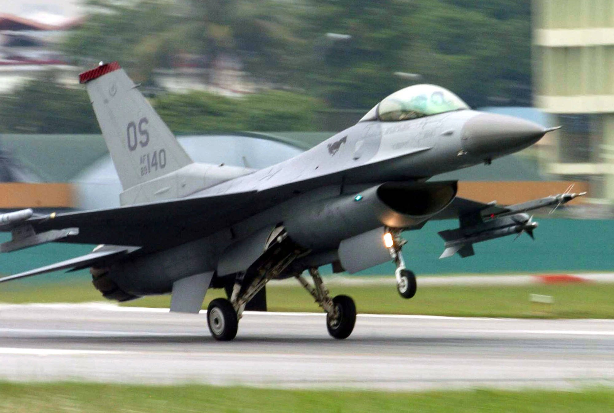 F-16 Fighting Falcon.jpg
