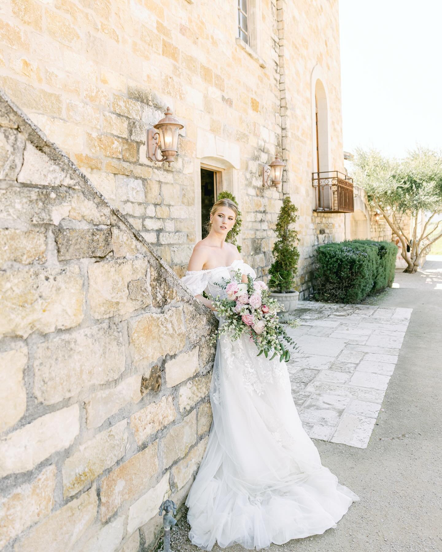 When great light, meets great weather, meets creativity  and gets captured all in one melodious gallery. 

More SoCal wedding spaces like these, please ✨

Photographer @karenvargasphotography 
Venue @sunstonevilla @sunstonewinery 
Planning  @styledsh