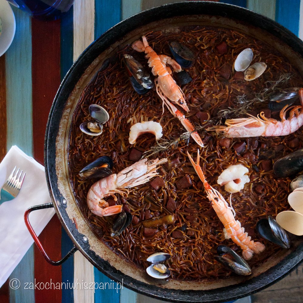 Paella danie pochodzące z Walencji