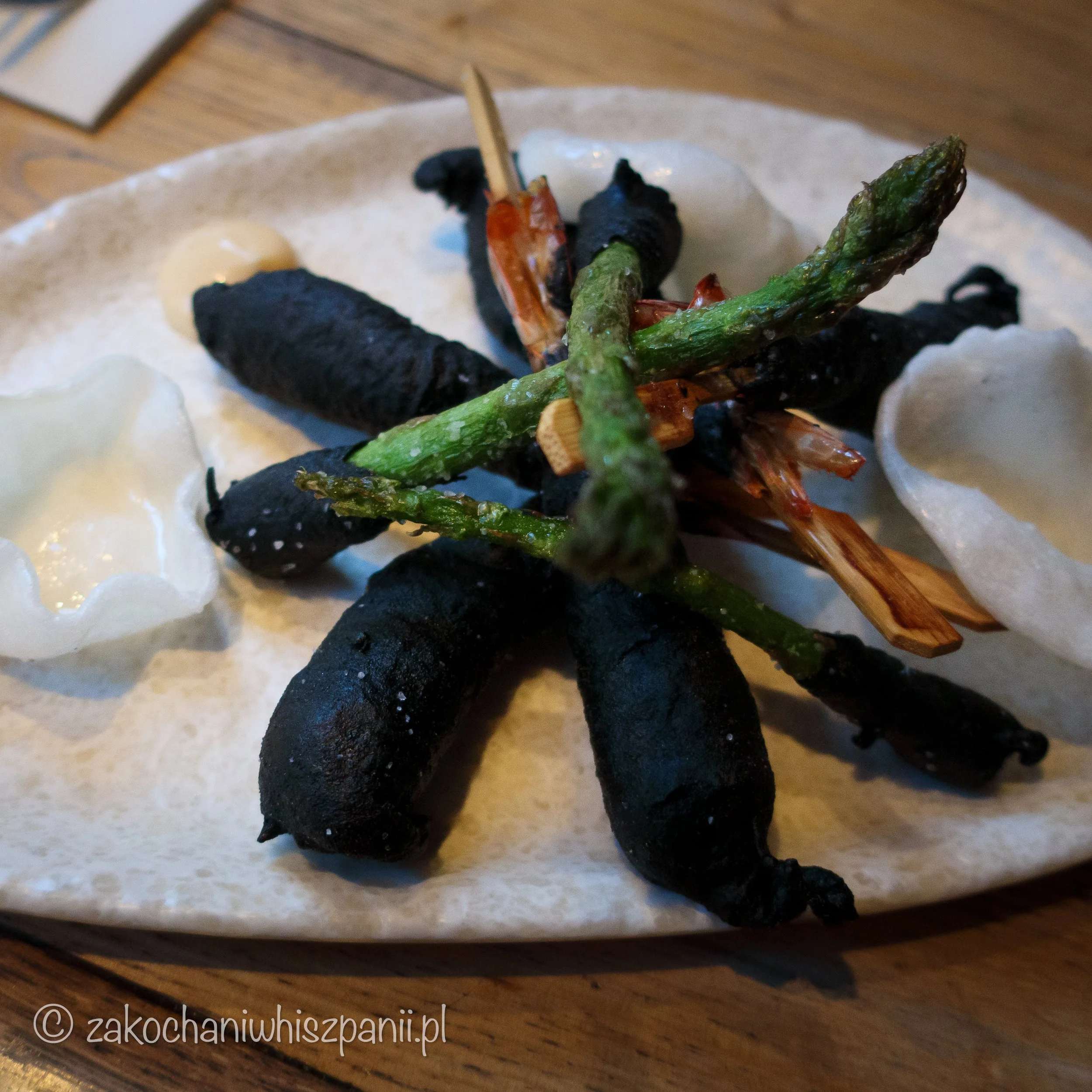 Krewetki w czarnej tempurze - Restauracja Gusto w Sewilli