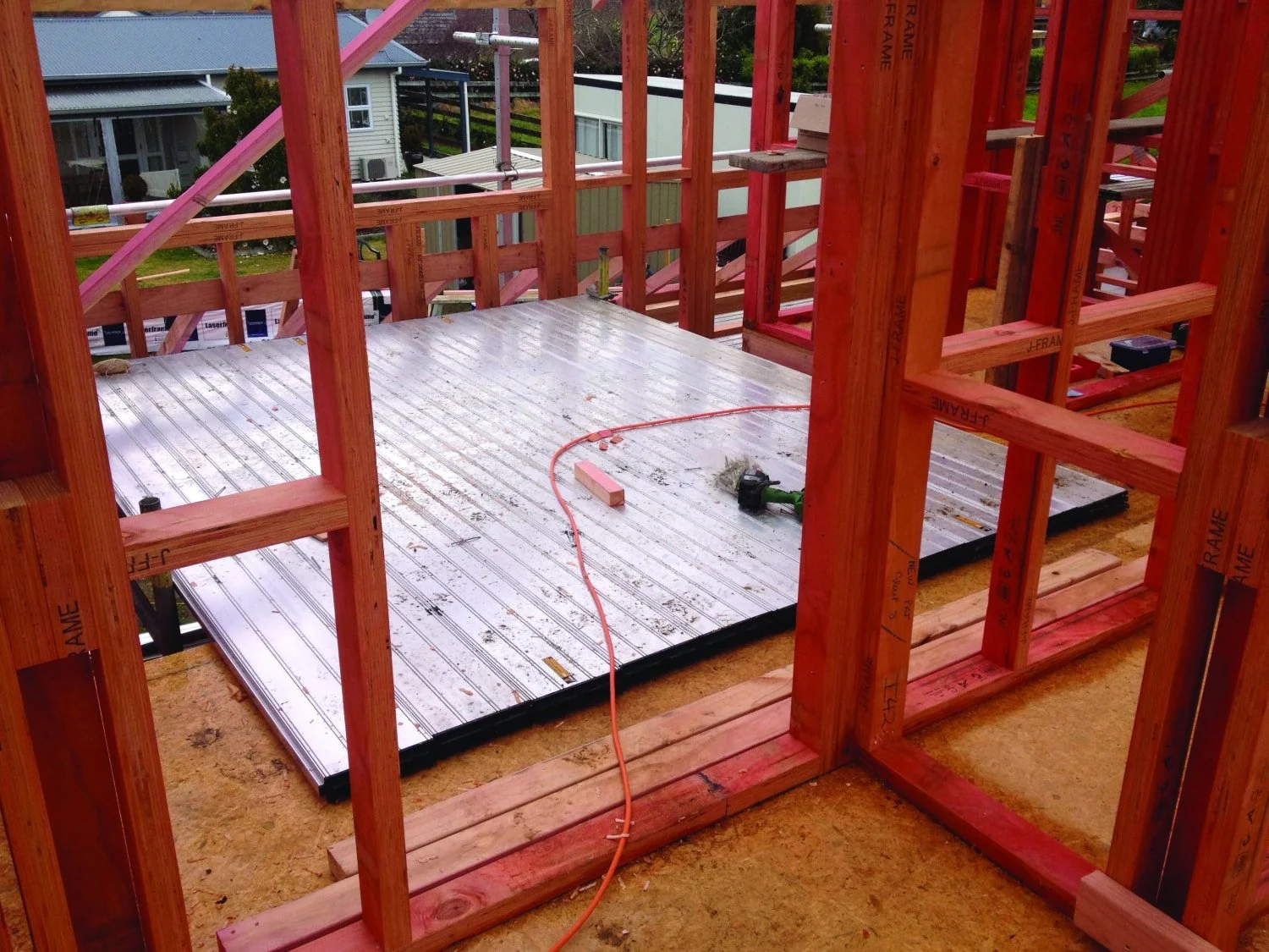 INTAKS' strong aluminum planks