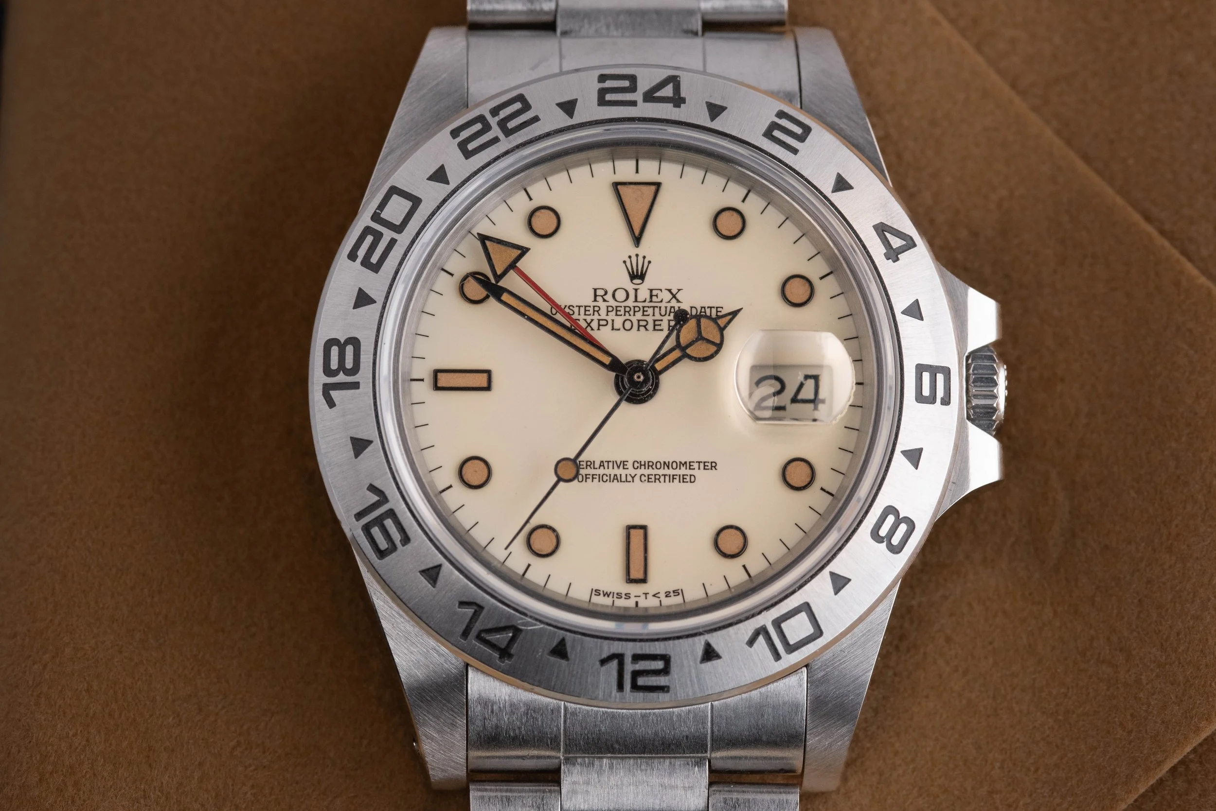 creamy dial rolex 16550 close up macro showing black markers with patina of rolex explorer ii