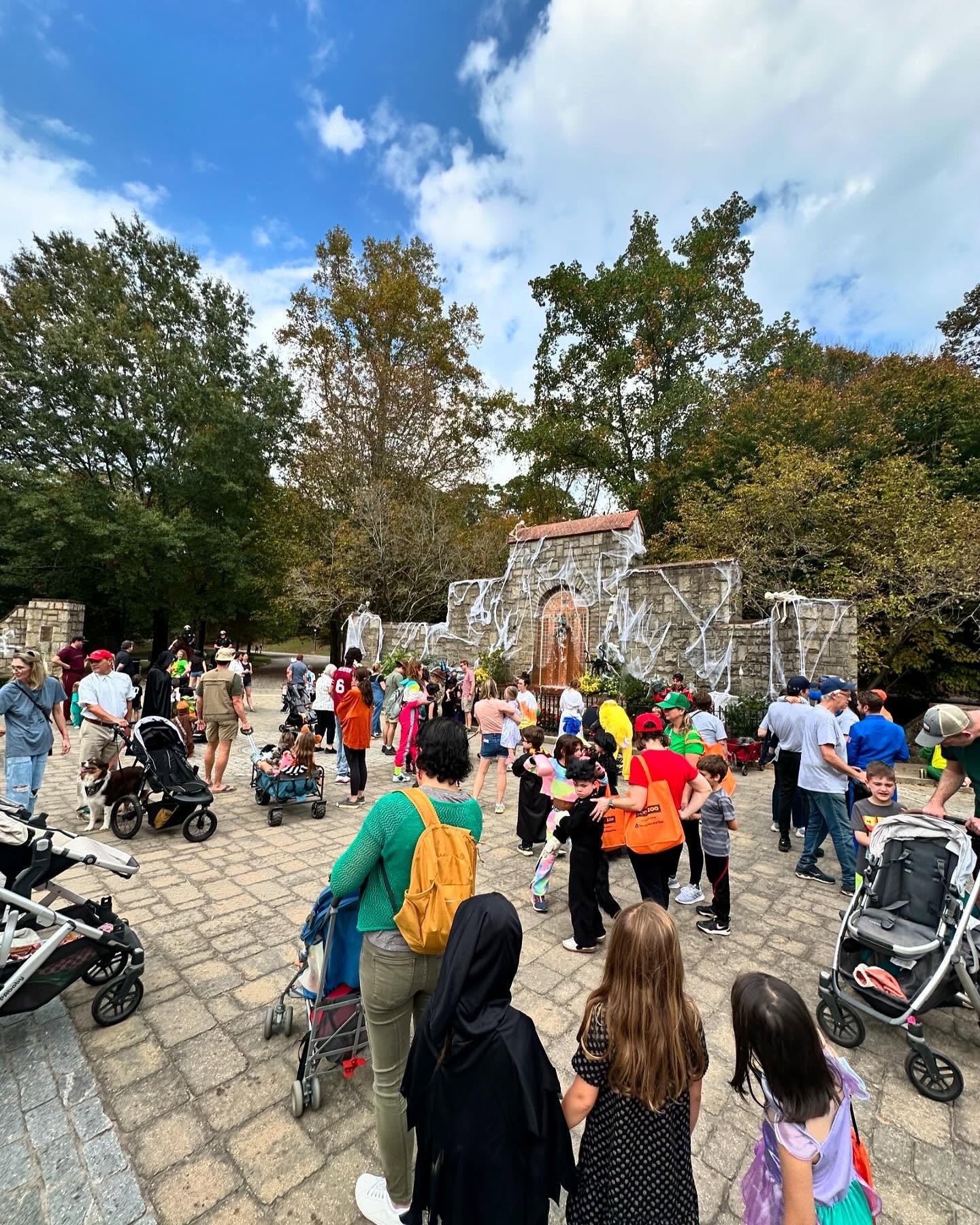 Halloween Parade 2024 🎃 

Thank you to our sponsor @anna__callaway for another fun year of parading through Grant Park! 👻 🎃 🍭

And thank you to Atlanta Mounted Patrol! 
💙🐴 Jasper &amp; Drifter 🐴💙