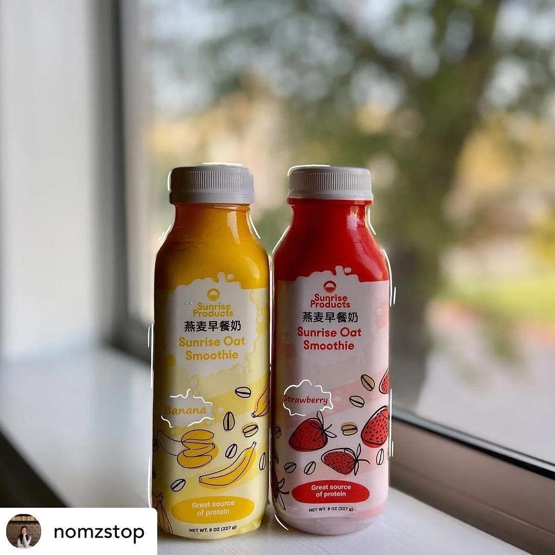 Happy Friday! Thanks @nomzstop for these cute pics 🥰
&bull;

&bull;

&bull;

#sunriseoatsmoothie #oatmeal #oatsforbreakfast #sgvfoodie #sgveats #asianfood #breakfastideas #snacks #snackideas #desserts #dessertsofinstagram #eggpudding #japaneseeggpud