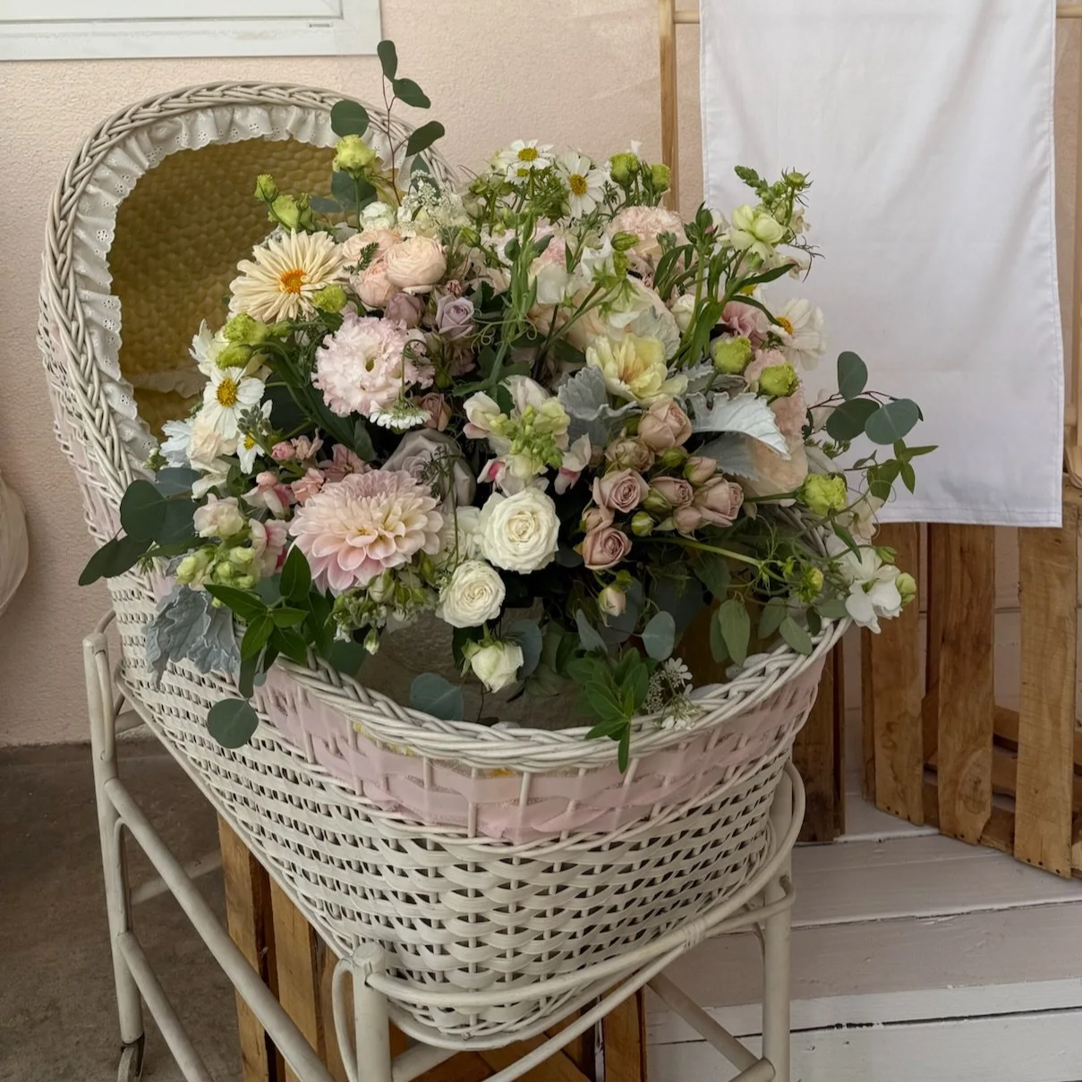 Baby Bassinet w/ Stand (Ribbon color can be changed)