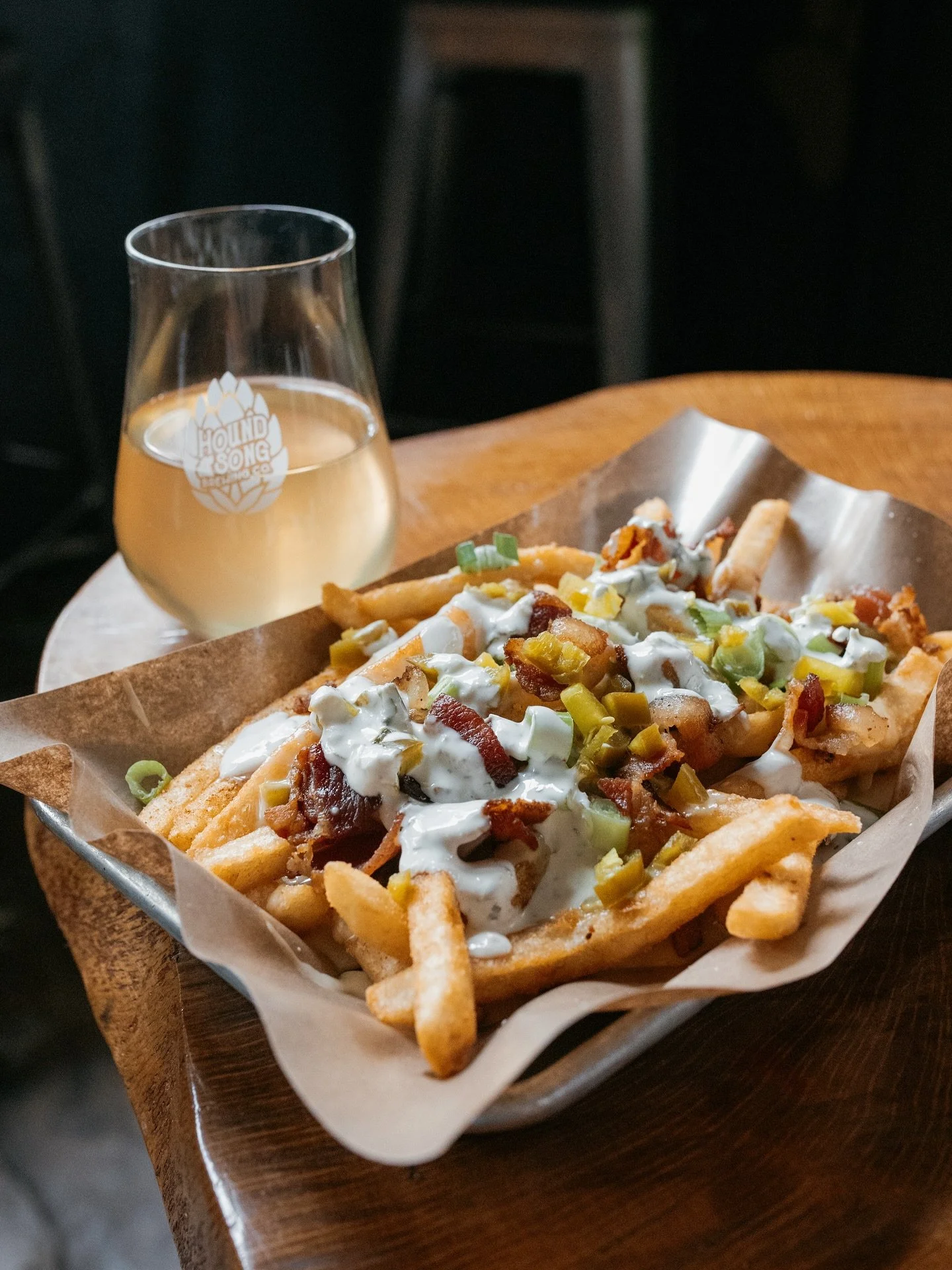 Visited @houndsongbrewingco this weekend and it was incredible! It also looked so pretty and I couldn&rsquo;t resist taking a few pictures. 😍 If you&rsquo;re ever in Columbus, I highly recommend. 

#contentphotographer #contentphotography #foodandbe