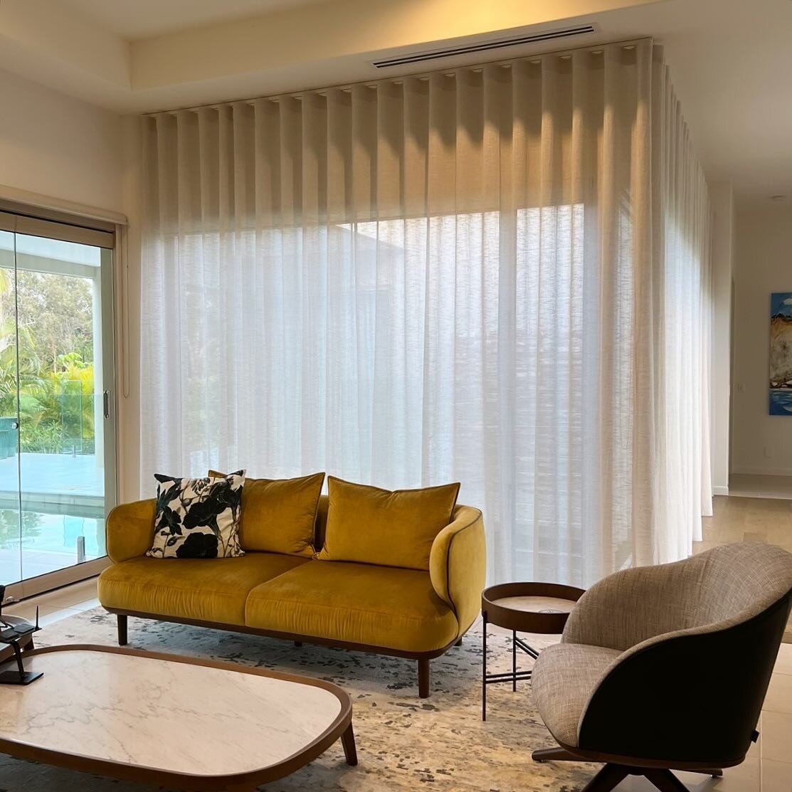 Sheer Wave Curtains hung on custom powder coated Silent Gliss 6840 Tracks with top fix hidden fasteners on one side and face fitted with square smart fix brackets on the other side for a very sleek finish 🤍✨

Fabric @unique_fabrics Stellar colour Ta