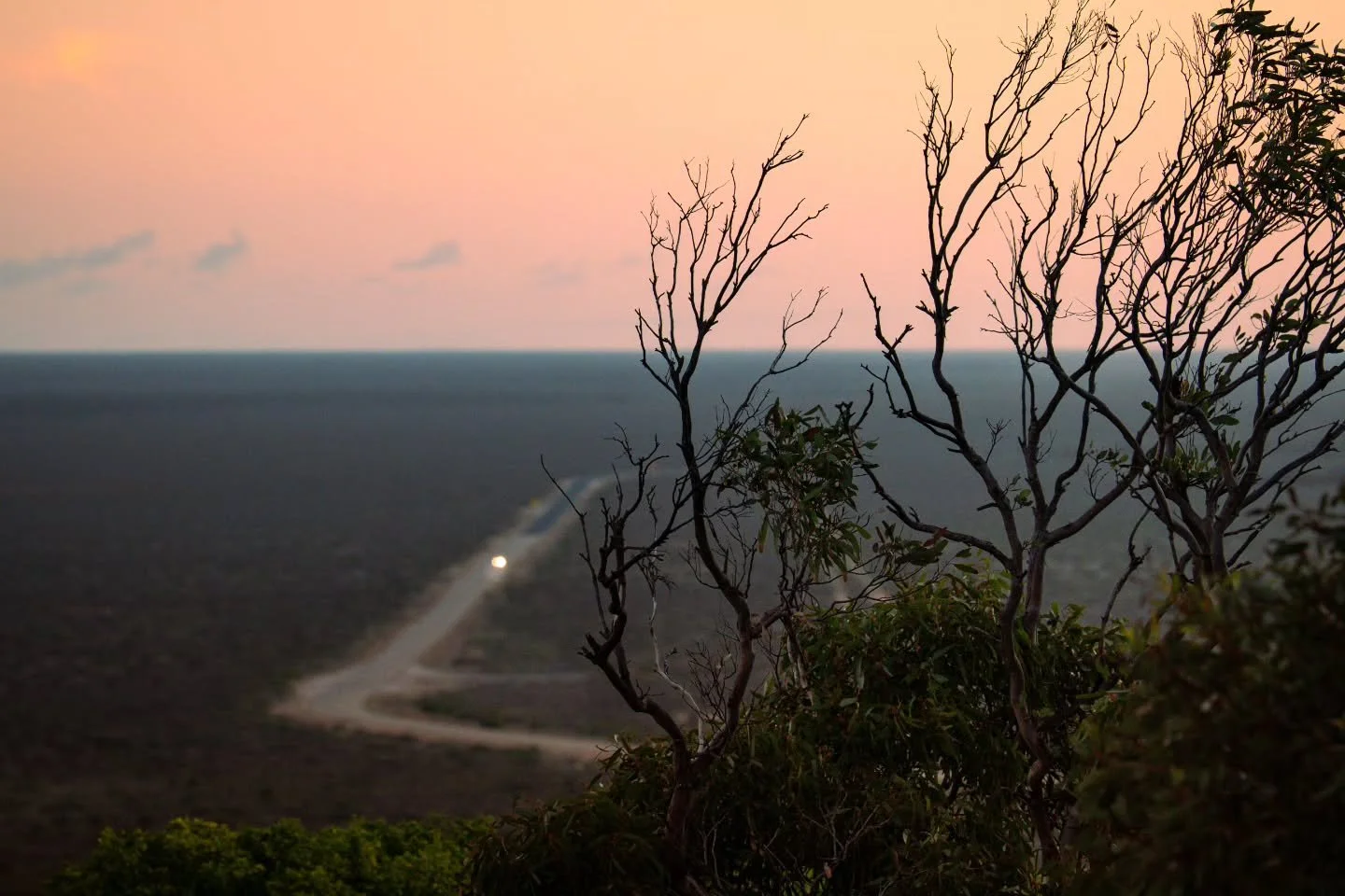 Nullarbor &times; Sunset 

#nullarbor bor #westernaustralia #sunsetphotography #roadtripping #photography #eucla