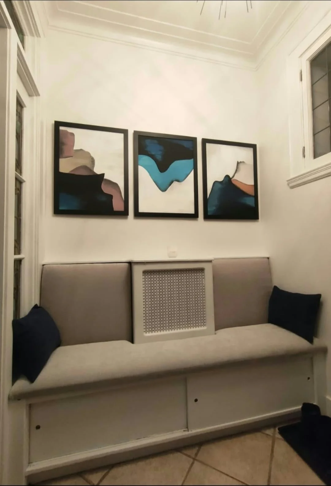 Built-in upholstered window seat with dark pillows in Montreal and Toronto