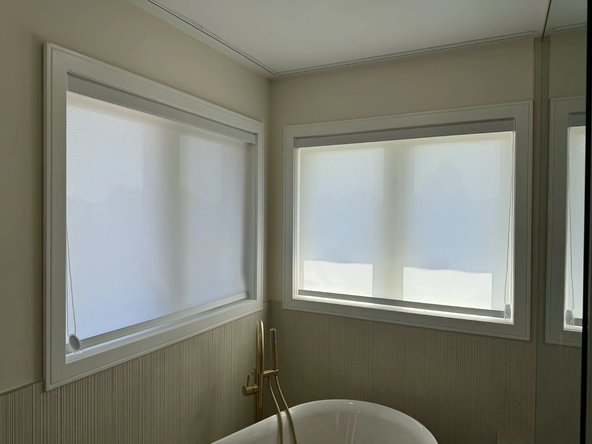 Montreal and Toronto custom roller blinds