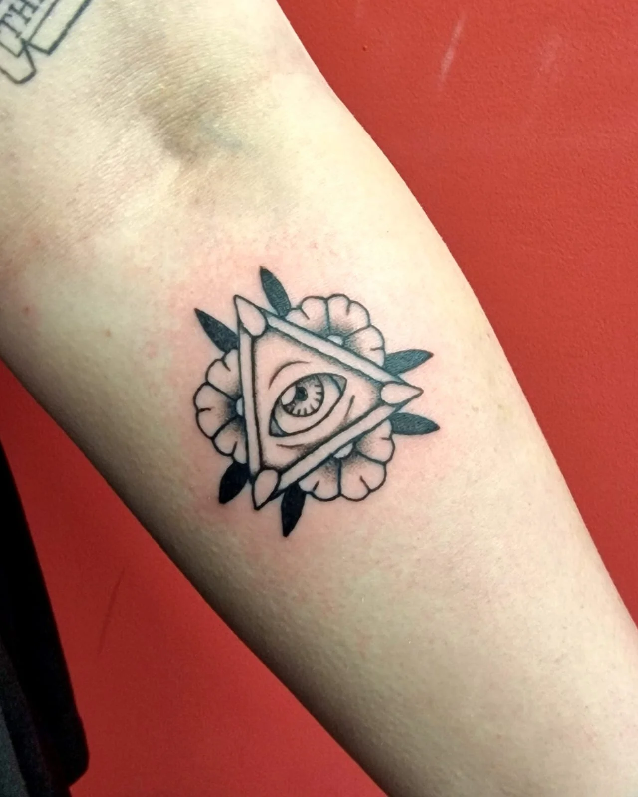 blackwork-tattooist-romford.JPG