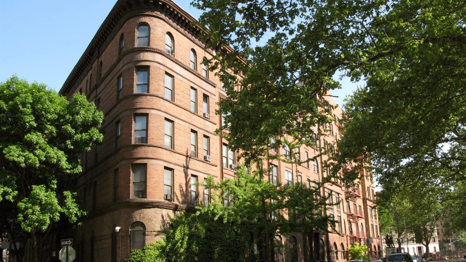 Neighborhood — 224 West 124th Apartments in Harlem, NY