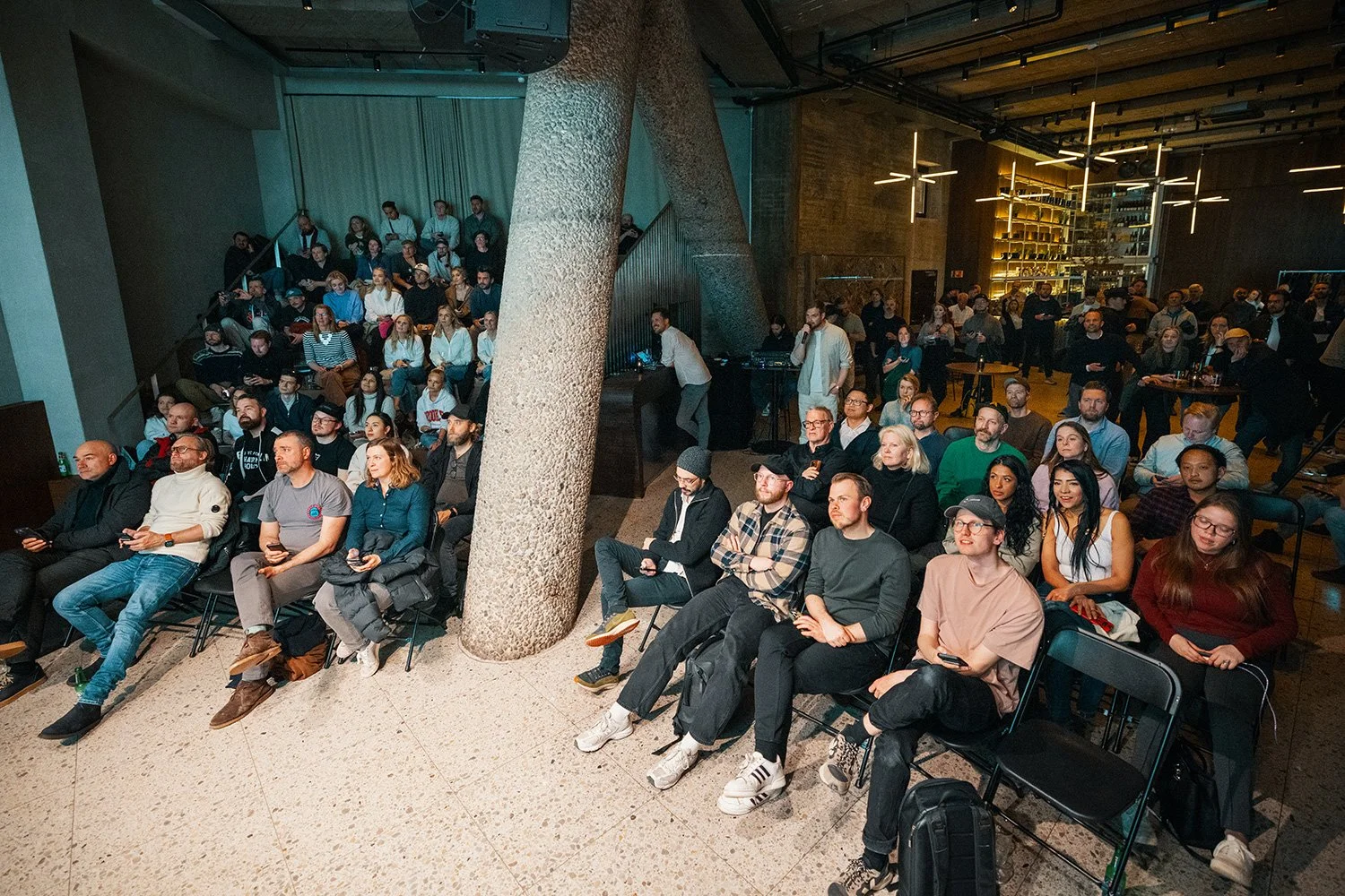 Presentasjonsoppsett med mennesker på Trekanten