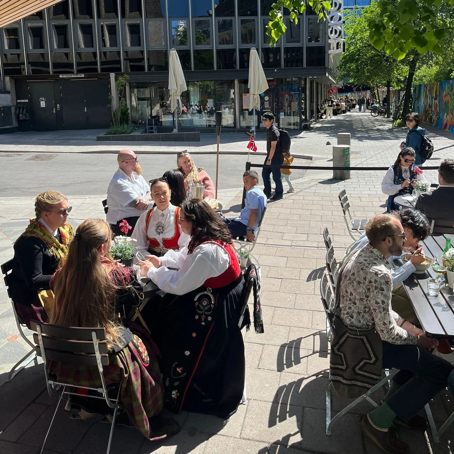 Uteserveringen på Trekanten på 17. mai