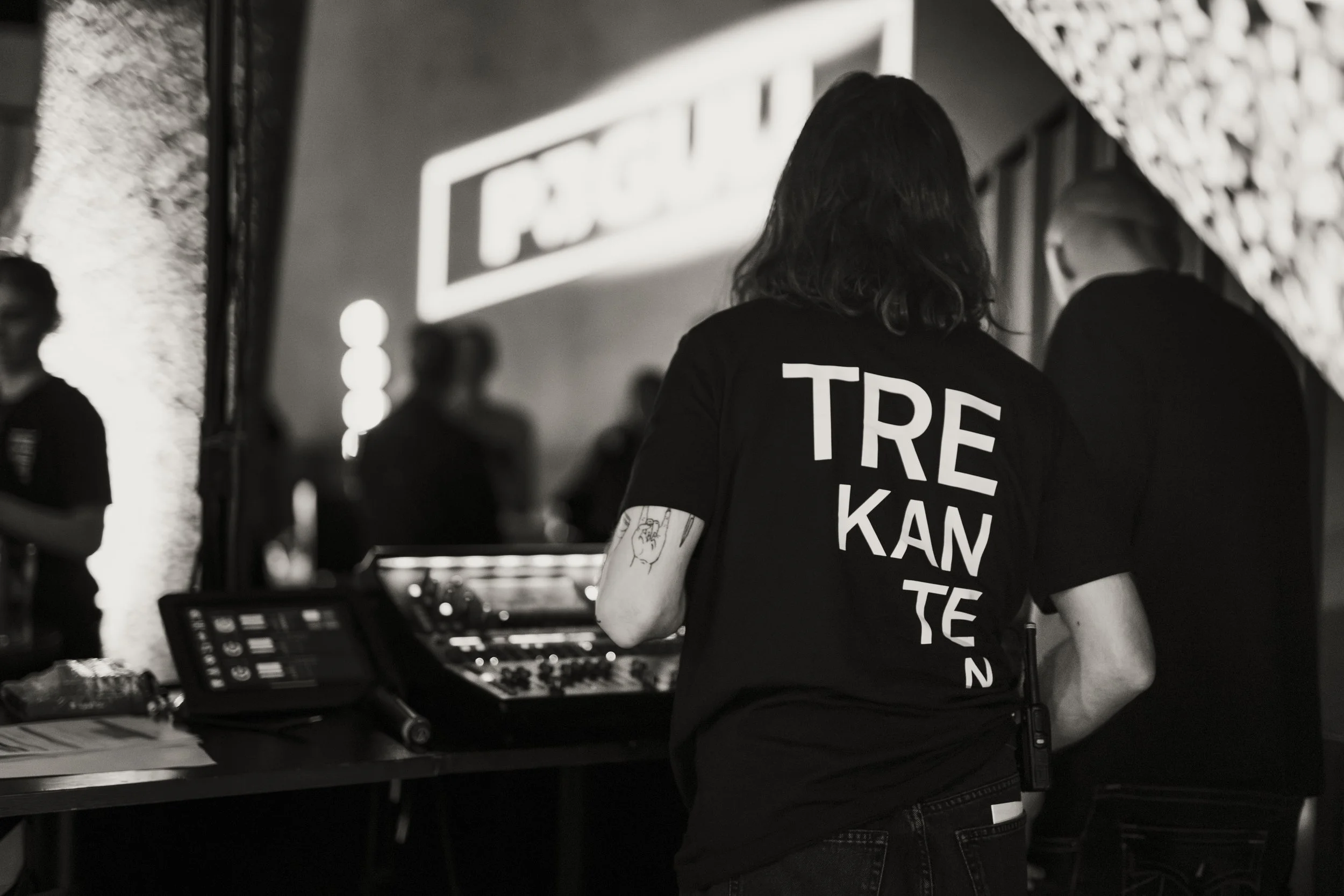 Trekanten-teamet bak produksjonen under P3 Gull, med lys- og lydteknikk i full drift under arrangementet.