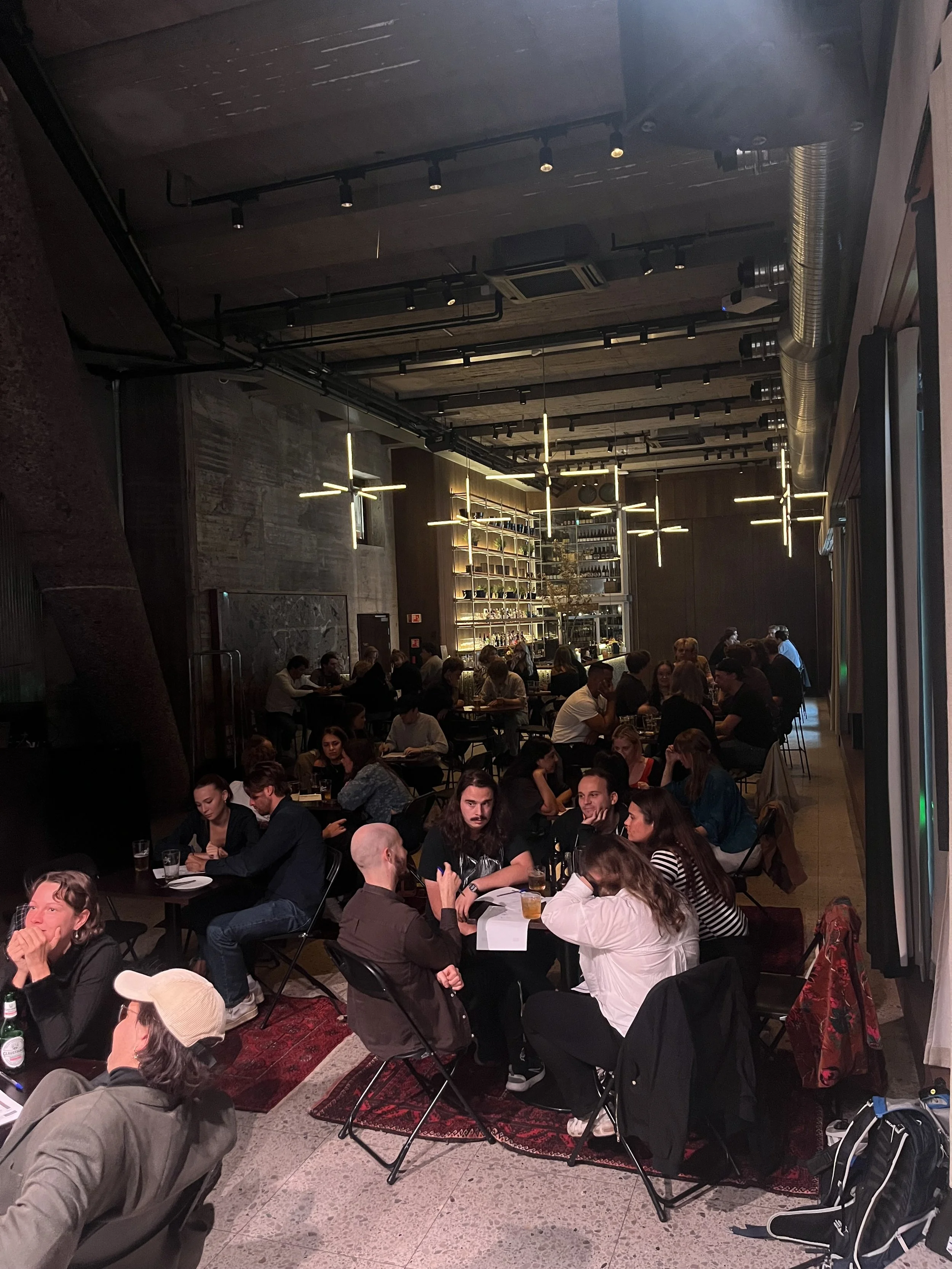 Quiz-deltakere i Hallen på Trekanten