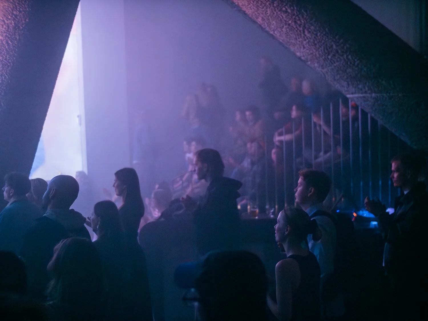 Konsertpublikum i selskapslokalene til Trekanten i Oslo