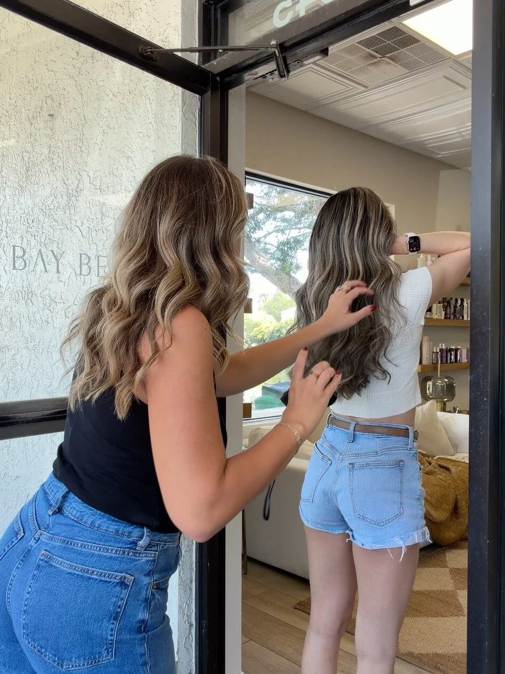Random salon moments and little behind the scenes!!✨🤍
.
#stpetehairstylist #tampahairstylist #behindthechair #bts  #blondespecialist