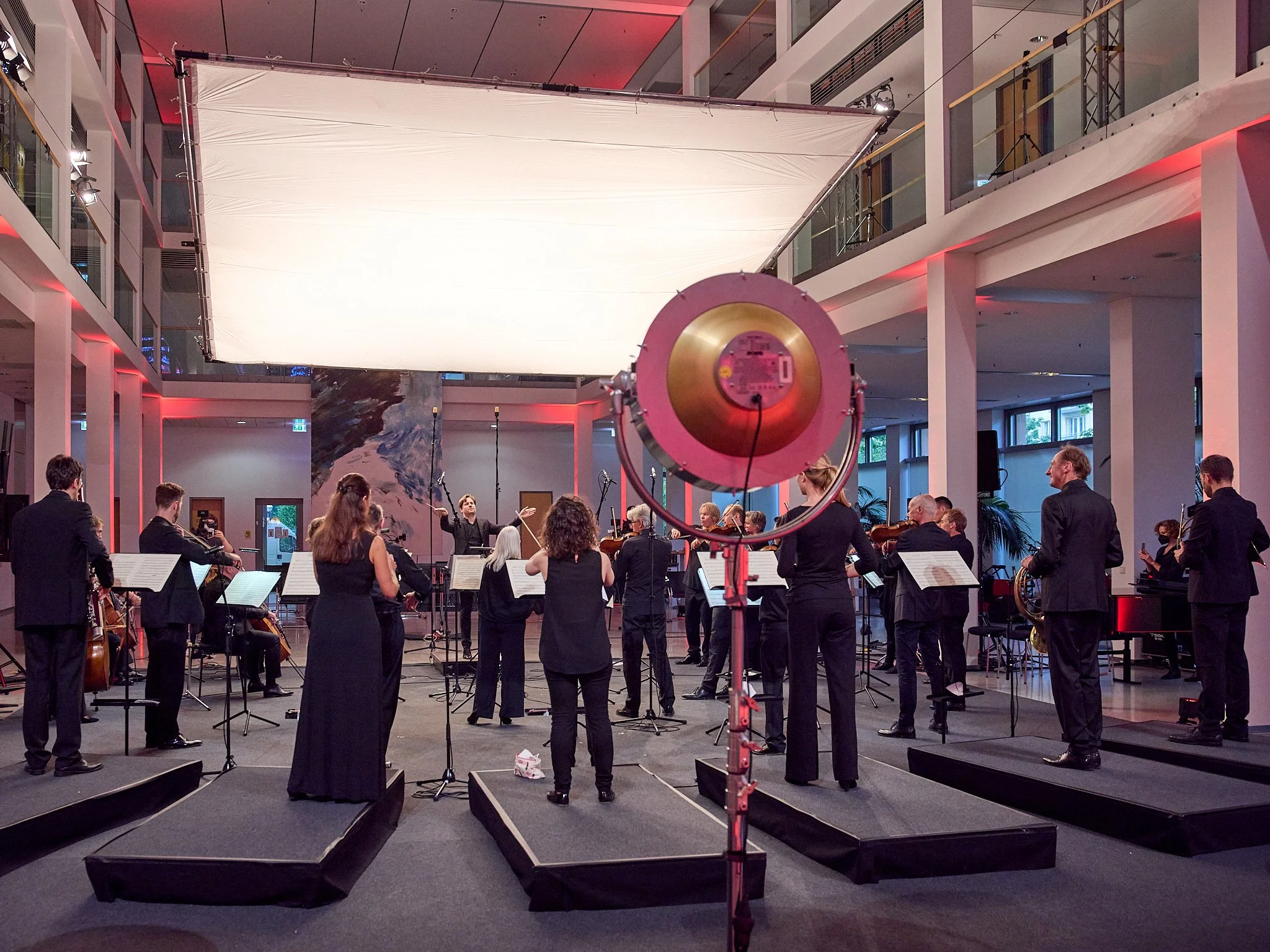 MUNICH CHAMBER ORCHESTRA: Neuwirth’s “Aello”