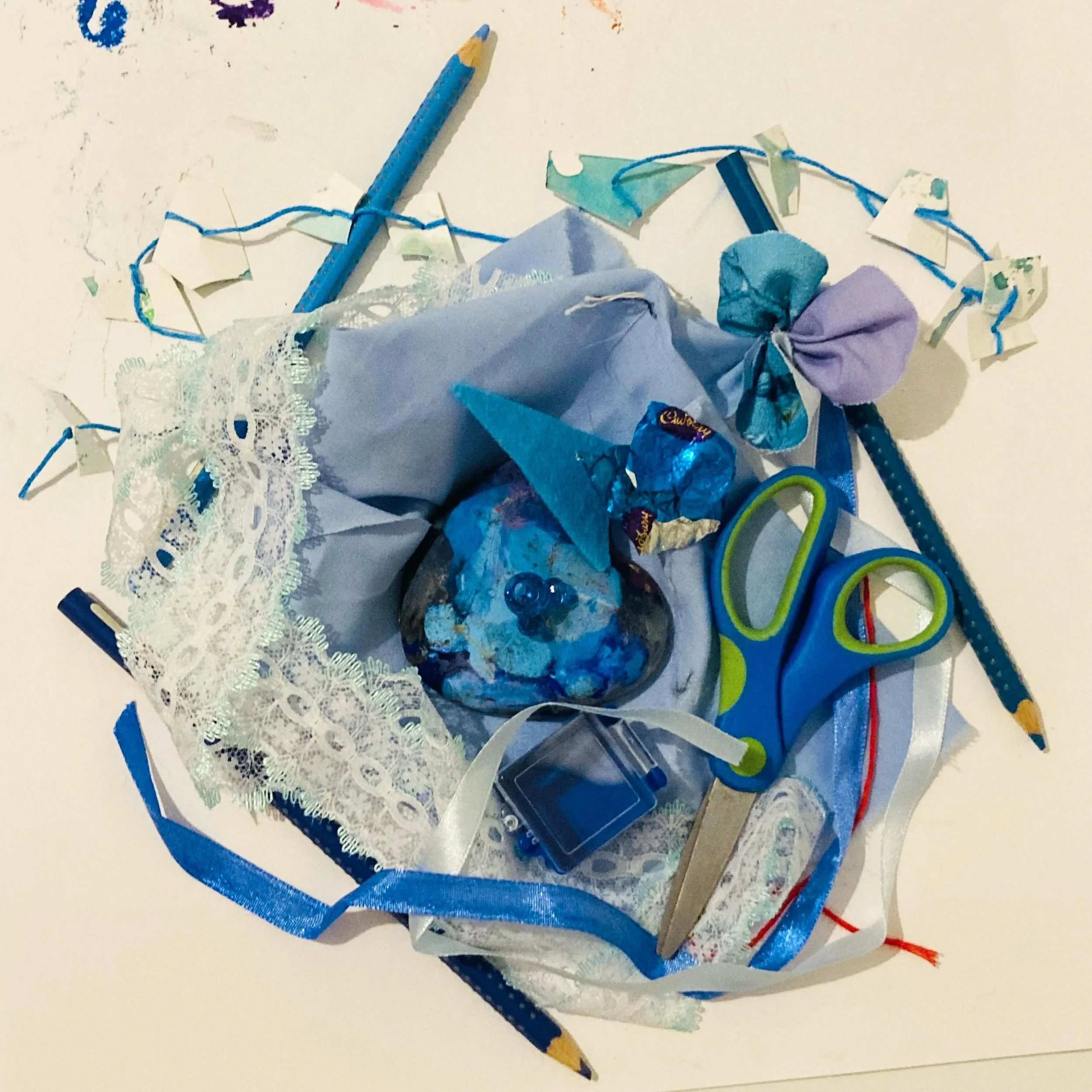 There are so many different ways to support yourself through creativity.

Colour. Movement. Texture. Image.

Sometimes it is the simple act of choosing a colour and creating a nest. 

Or seeing how many different ways you can make marks with one mate